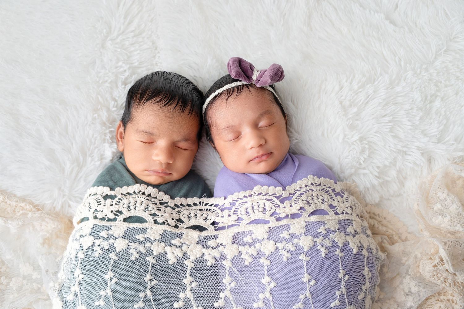 Twins newborns