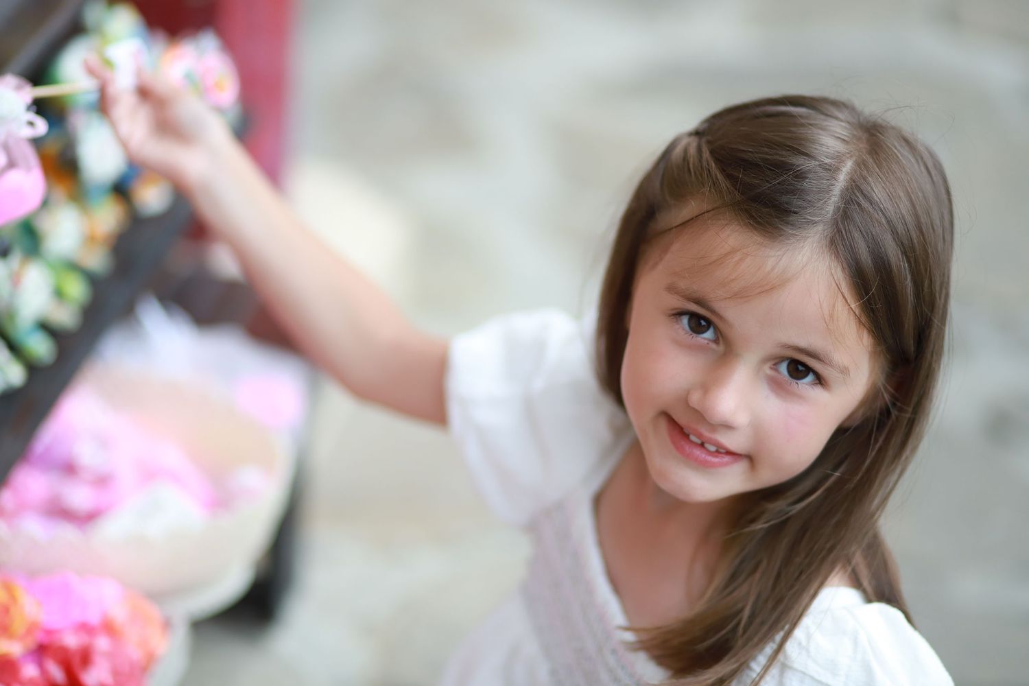 A child during a family photoshoot outdoors