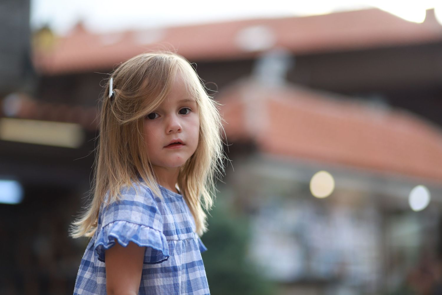 A child during a family photoshoot outdoors