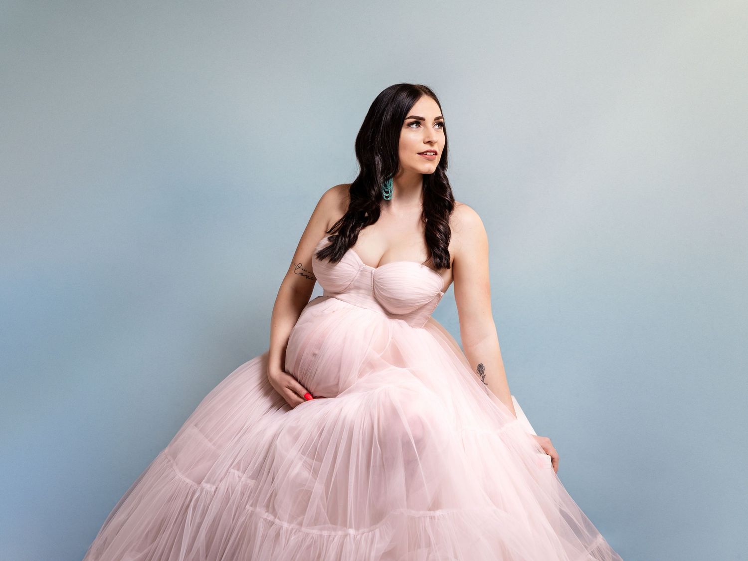 Babybauch Shooting im Studio in Nürnberg mit Tüllkleid