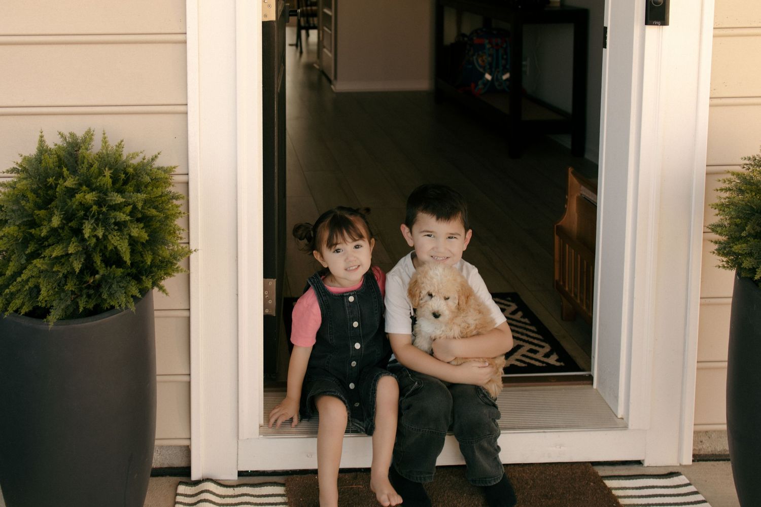 timeless candid photo. Family lifestyle income shoot. siblings hugging. Family dog.
