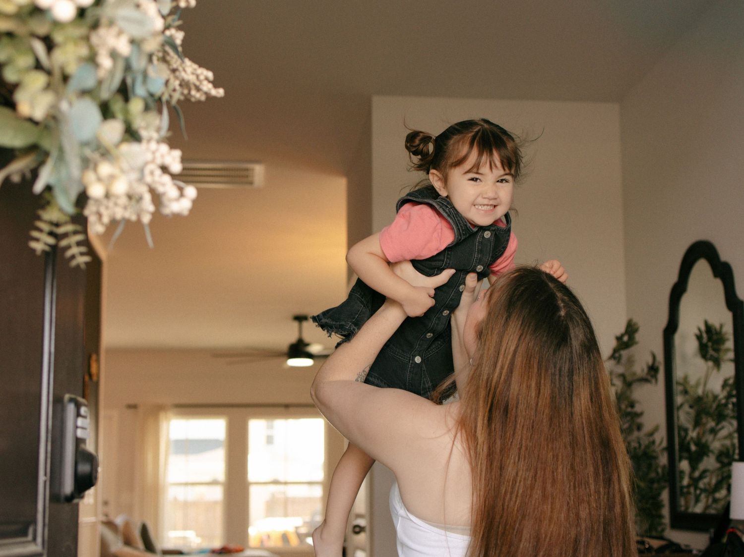 Natural laughing documentary realistic lifestyle in the moment family photography.