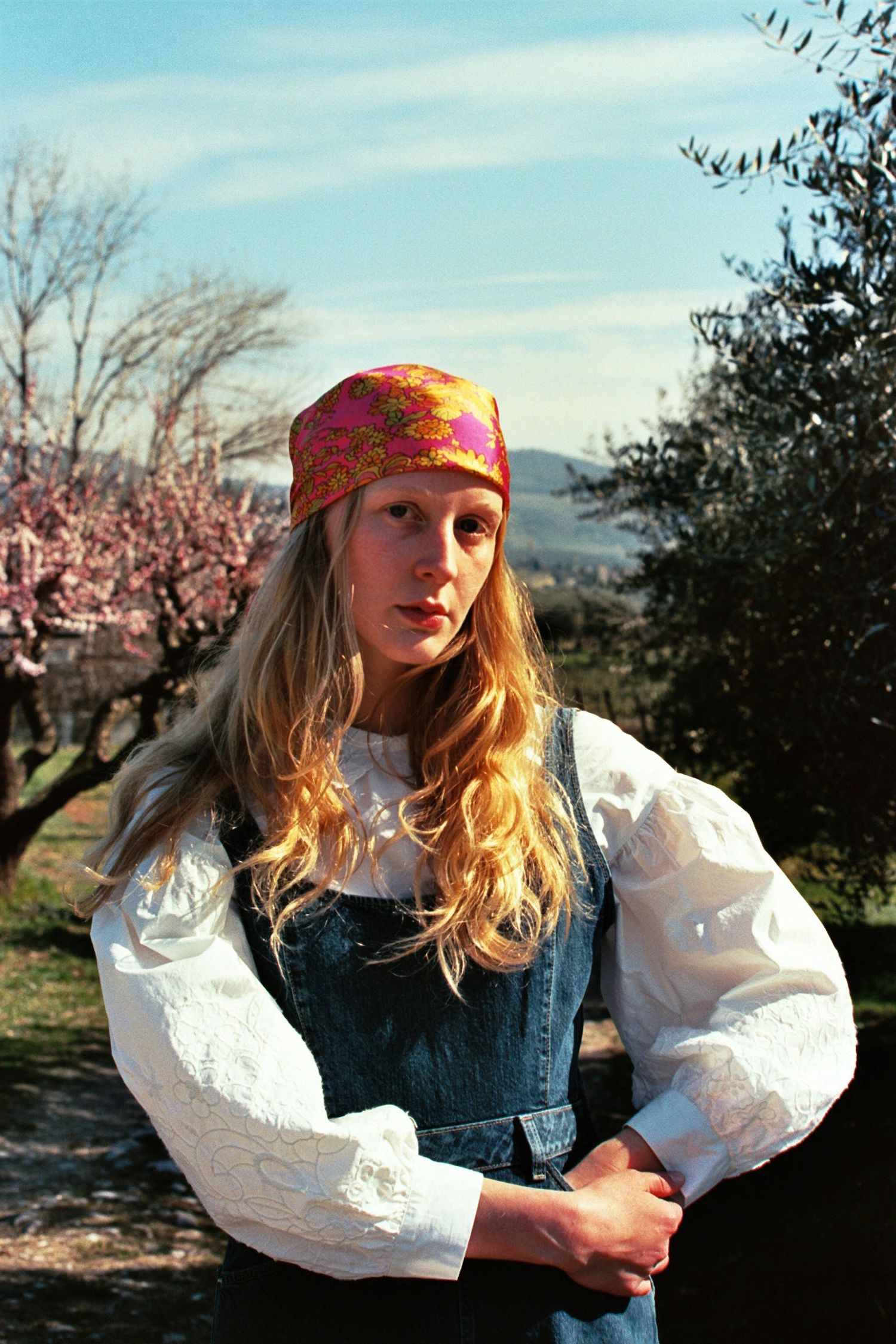 ritratto fotografia analogica ragazza editoriale fashion