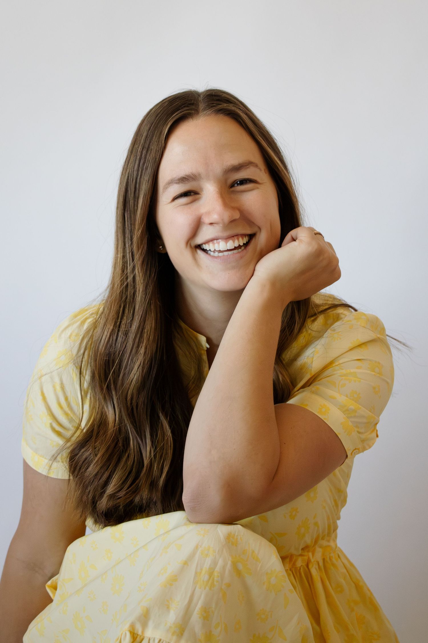 natural women's headshot in a simple backdrop. San Tan valley arizona portrait photography