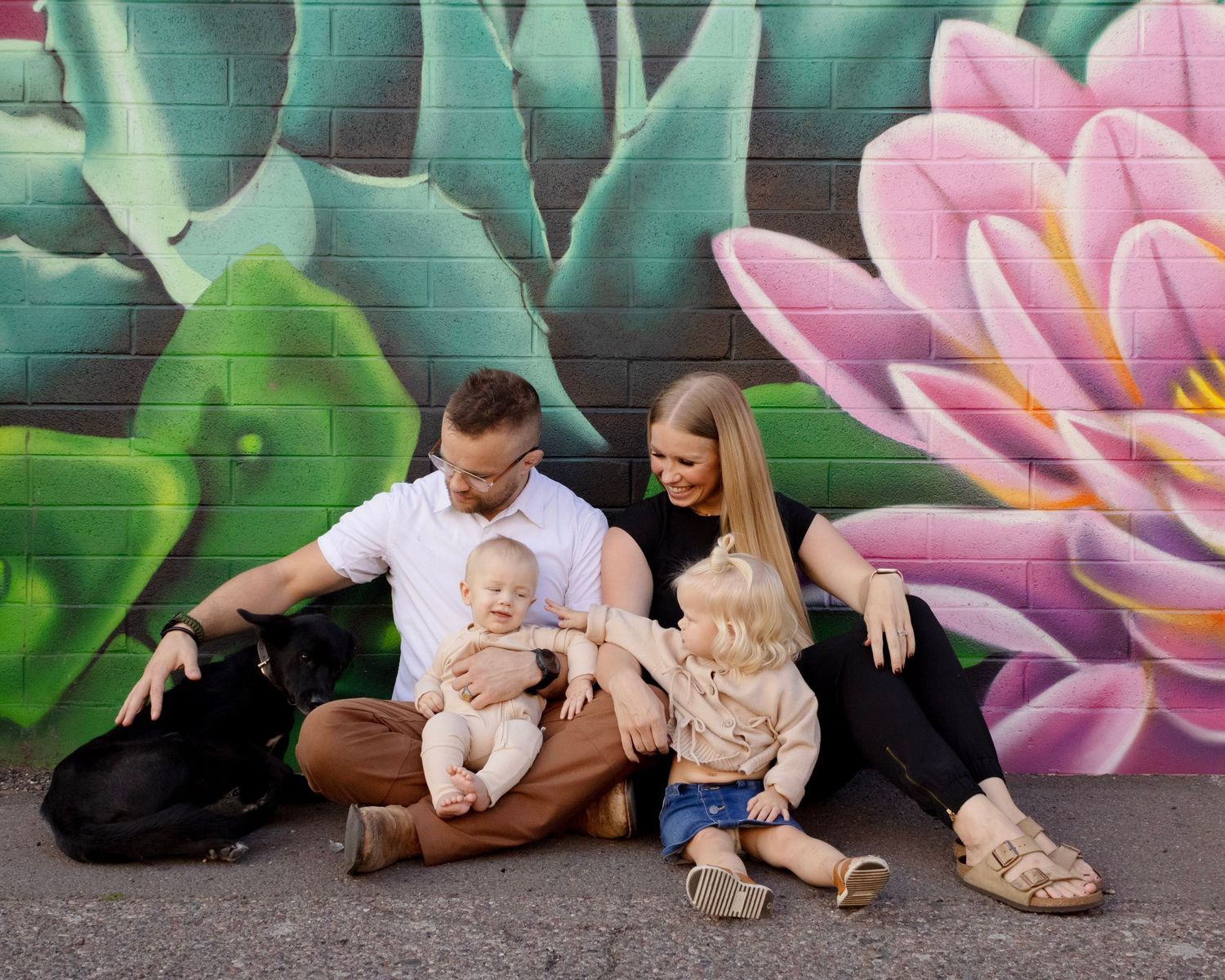 Family photos in front of the murals in downtown gilbert, arizona. Family photo with dogs in gilbert arizona. Modern urban family photos