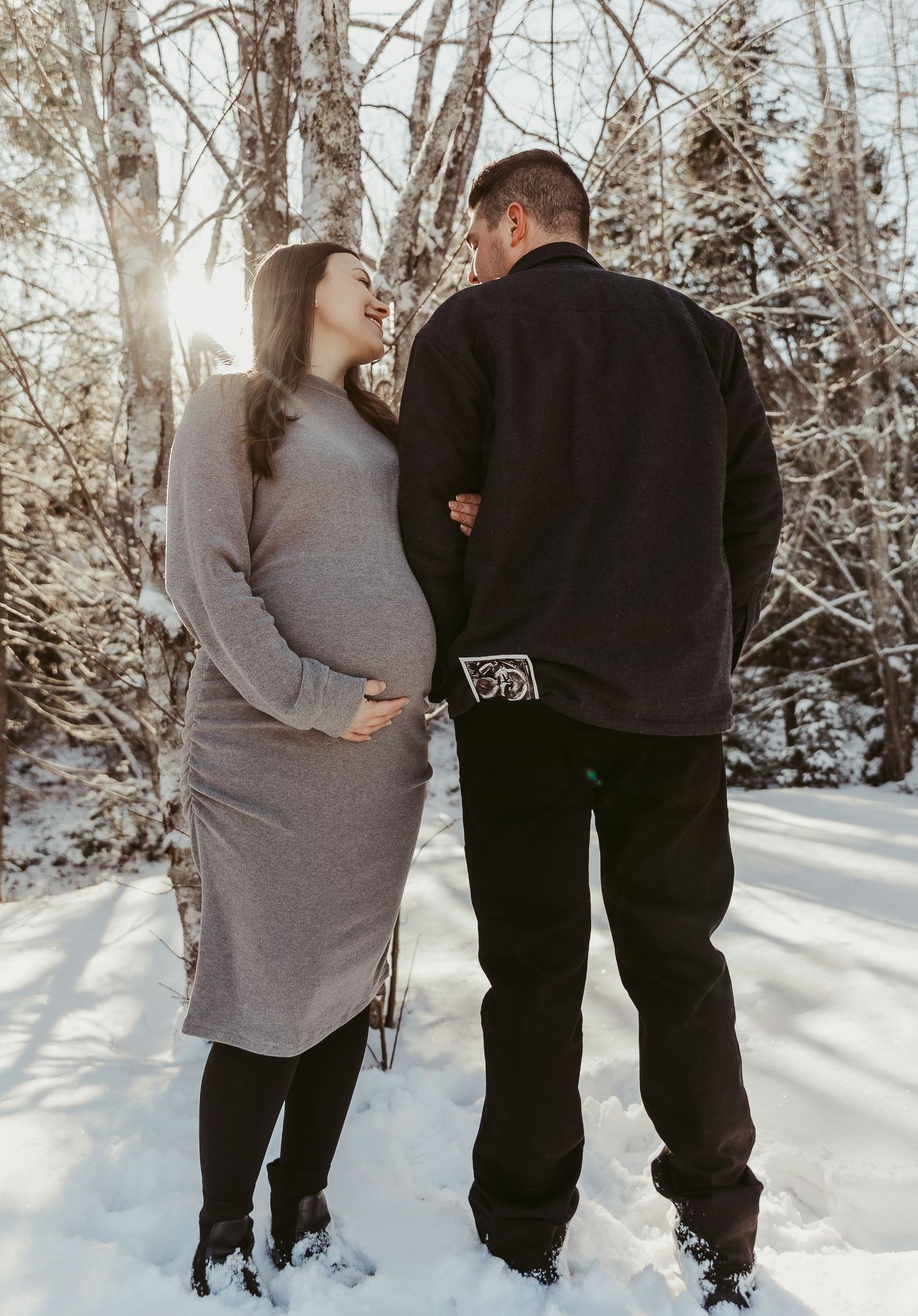 winter maternity photoshoot