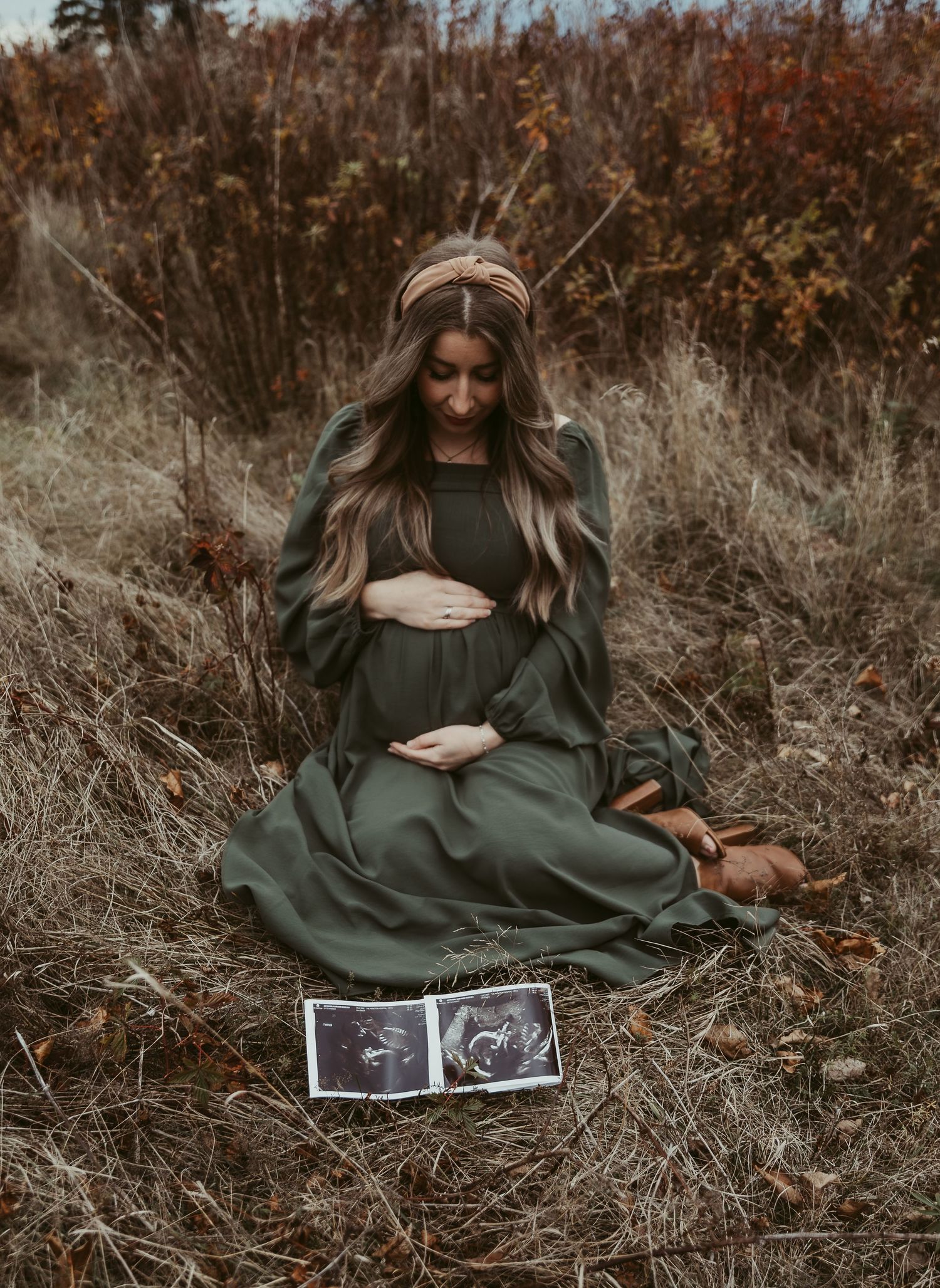 outdoor meadow maternity session ultrasound photos green dress