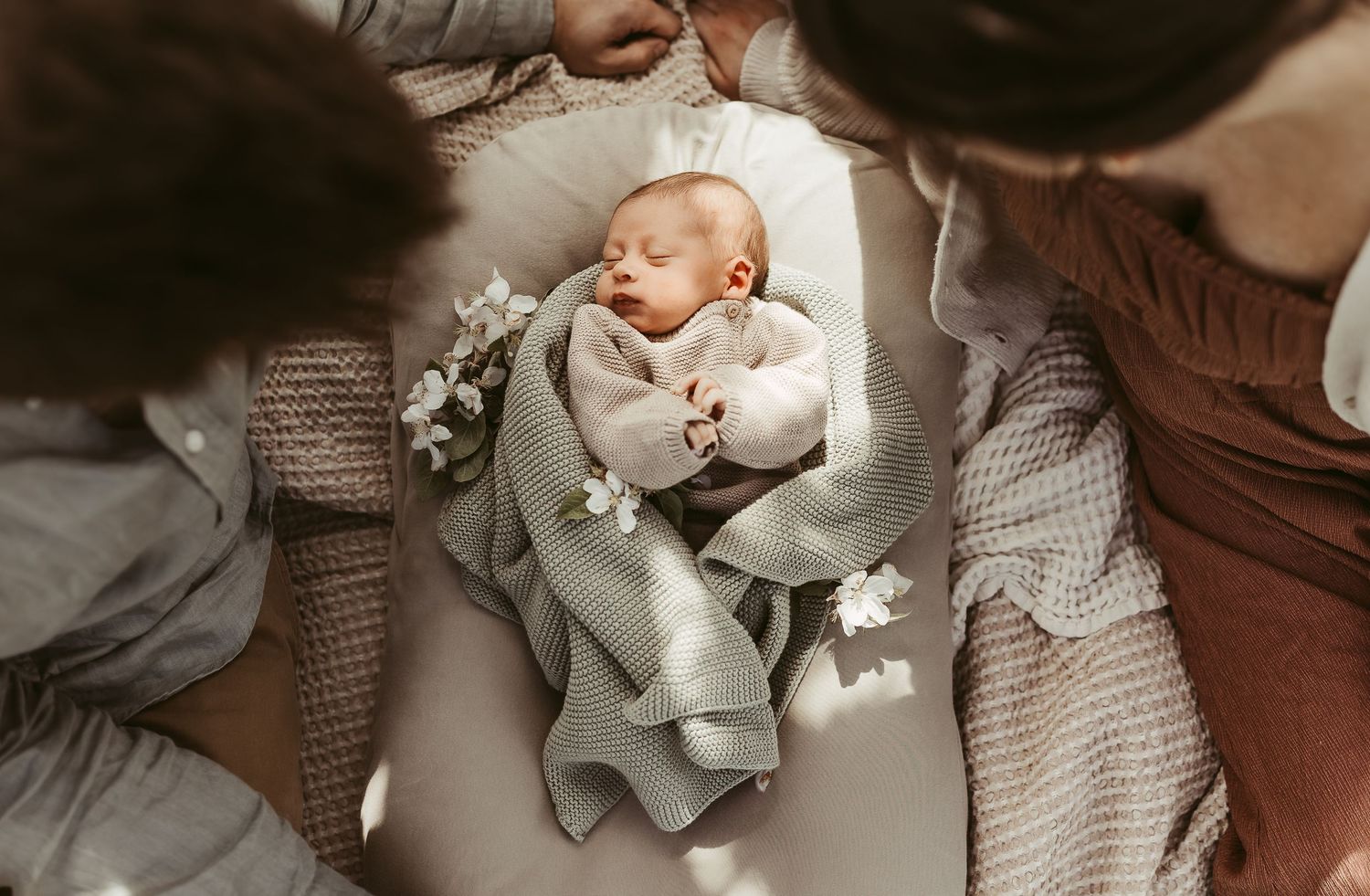 outdoor newborn photoshoot