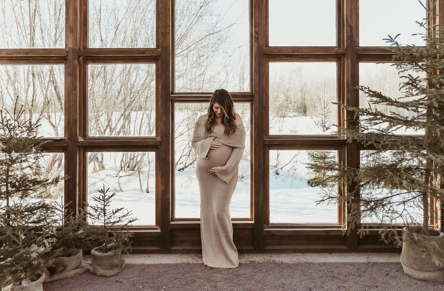 Moncton New Brunswick Maternity & Newborn photography pregnant mom in a green house
