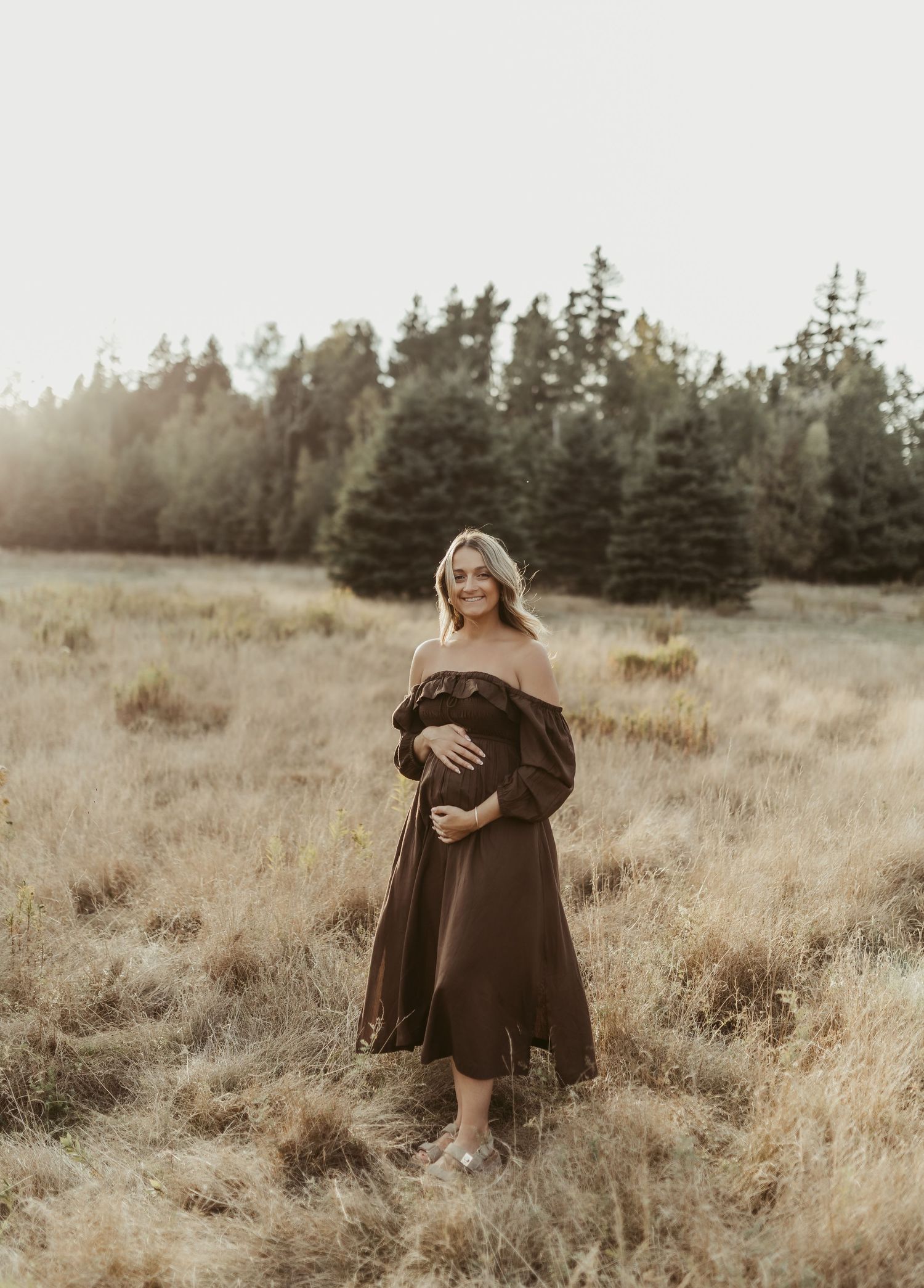 Moncton New Brunswick Maternity & Newborn photography golden hour field maternity photoshoot