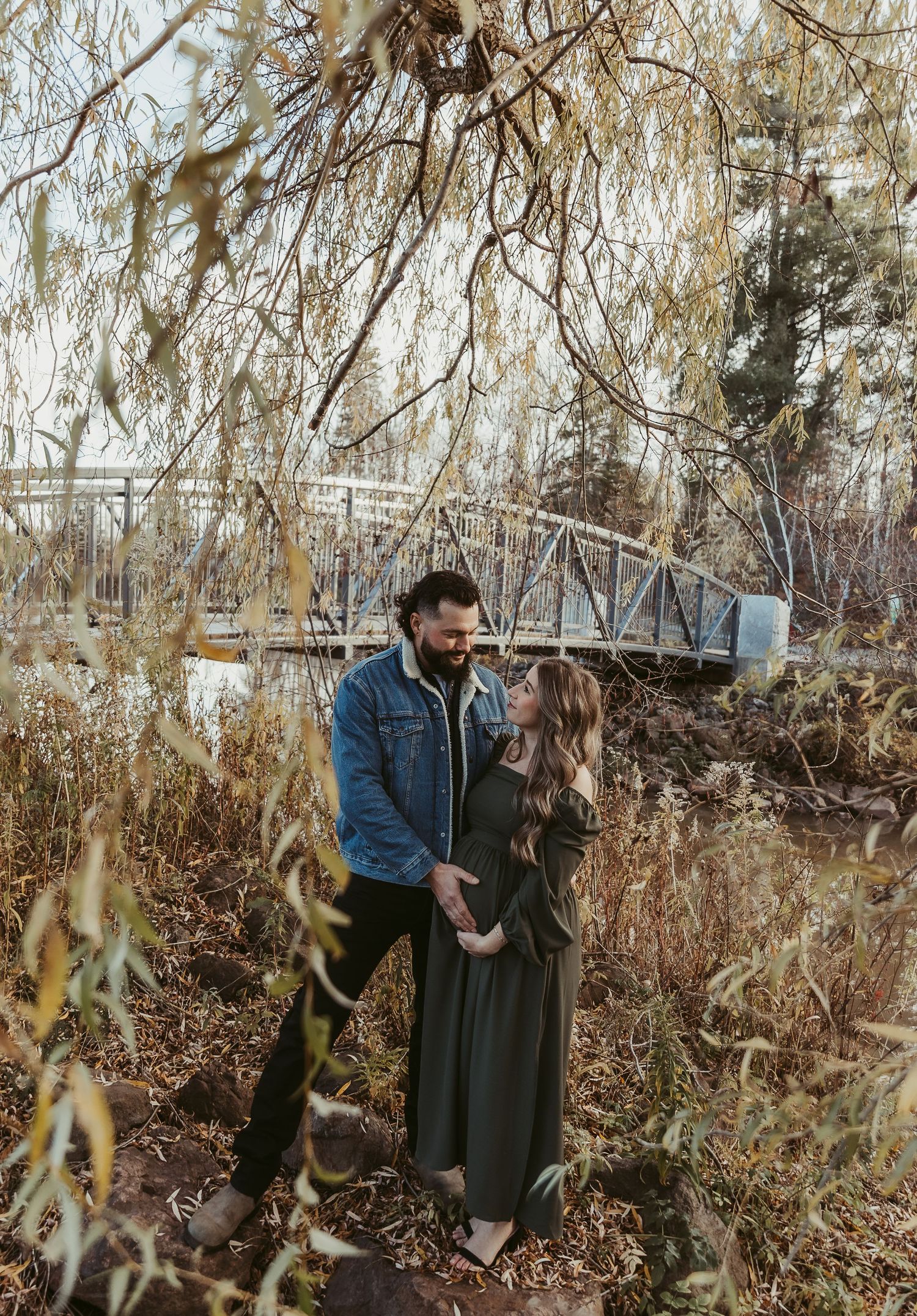 outdoor meadow maternity session ultrasound photos green dress