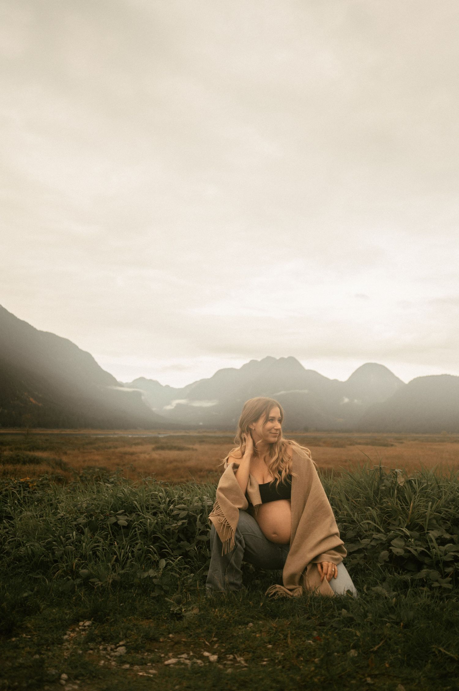 Creative Lifestyle Photography by Marina Dams Maternity Photoshoot Vancouver Mountains