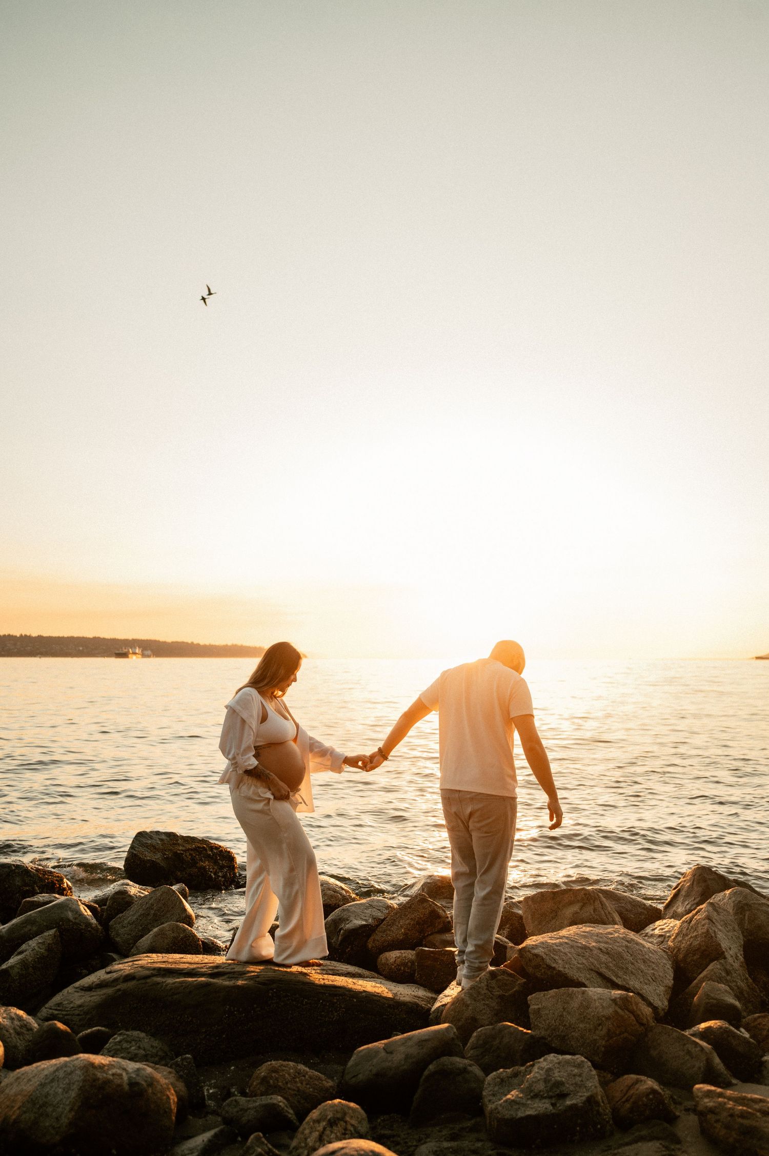 Creative Lifestyle Photography by Marina Dams Maternity Photoshoot Vancouver Sunset