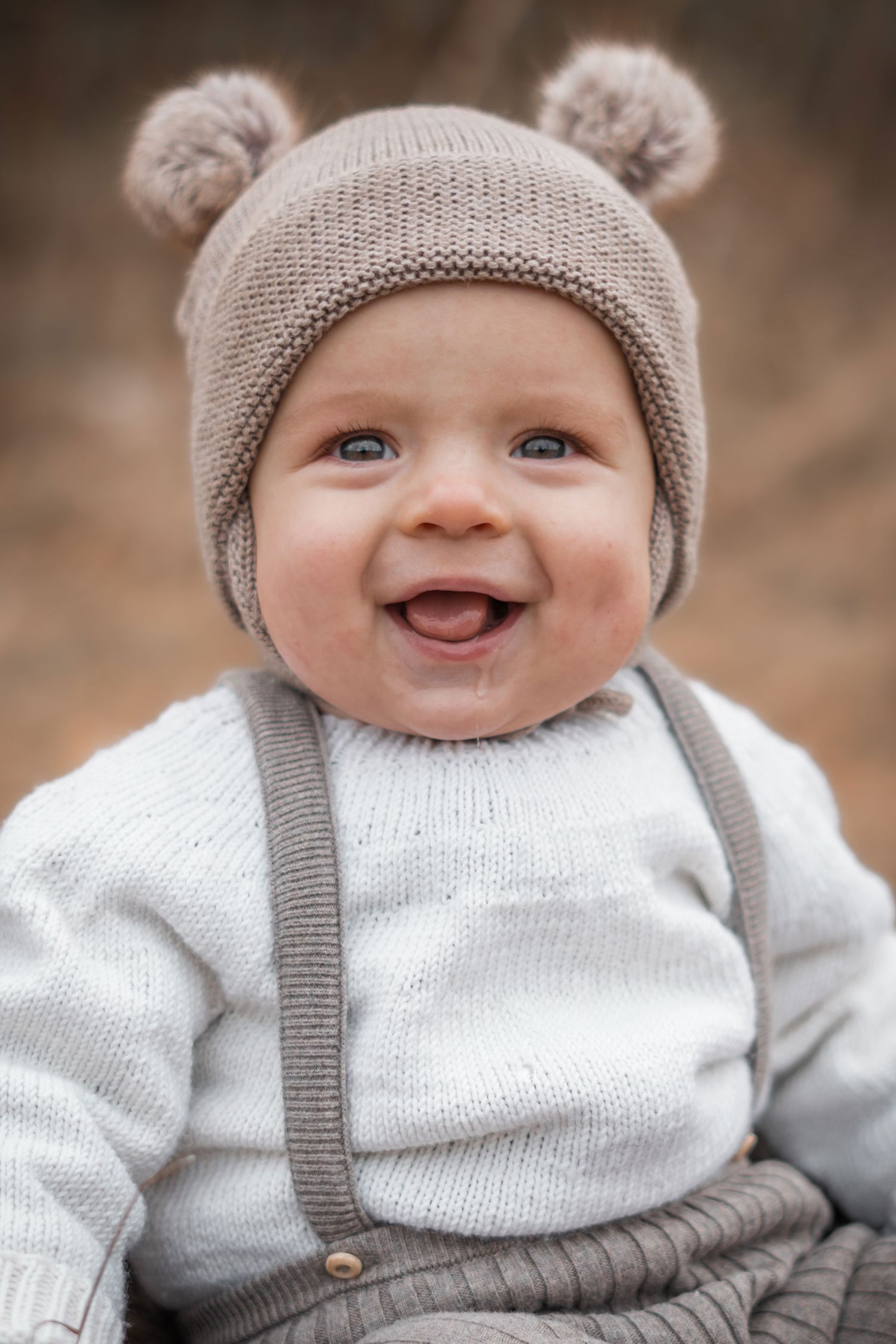 Barnefotograf Sandnes - Baby på 9 måneder på babyfotografering utendørs