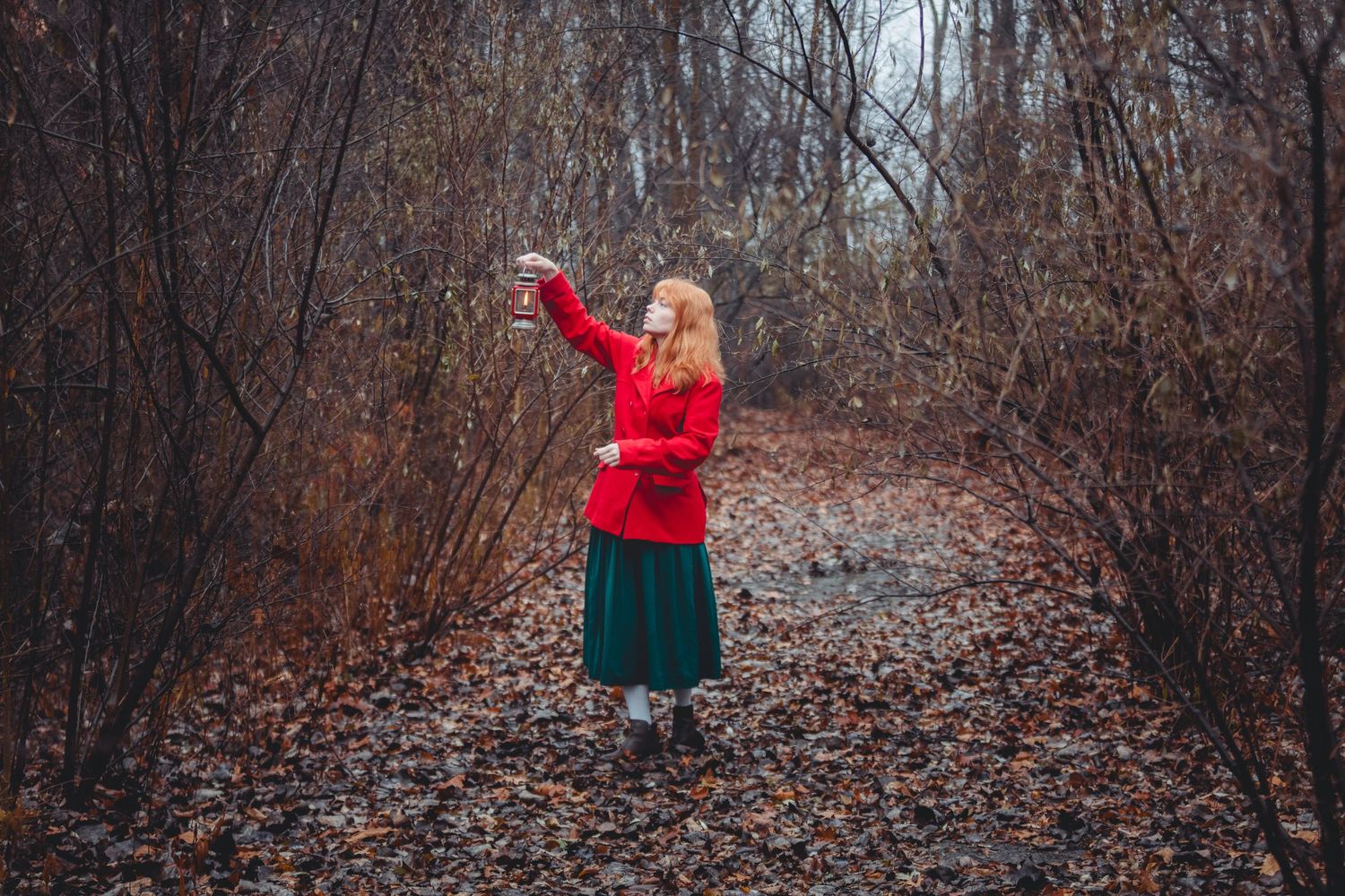 Northern Indiana and midwest photographer, creative lantern photoshoot in Plymouth, Indiana, northern, Indiana
