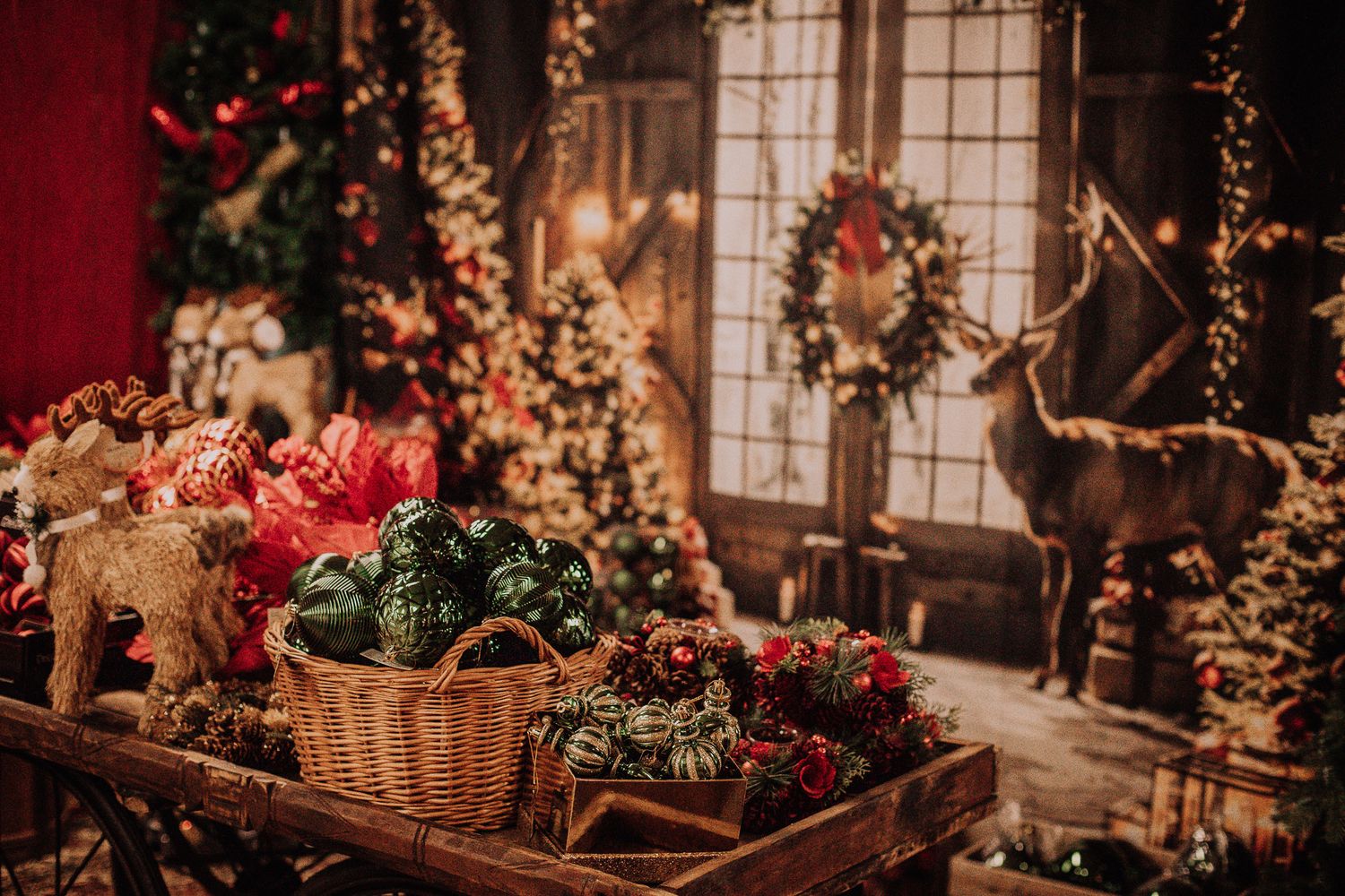 A rustic indoor wedding venue decorated with warm lighting, wooden elements, and romantic floral arrangements creates a cozy atmosphere.