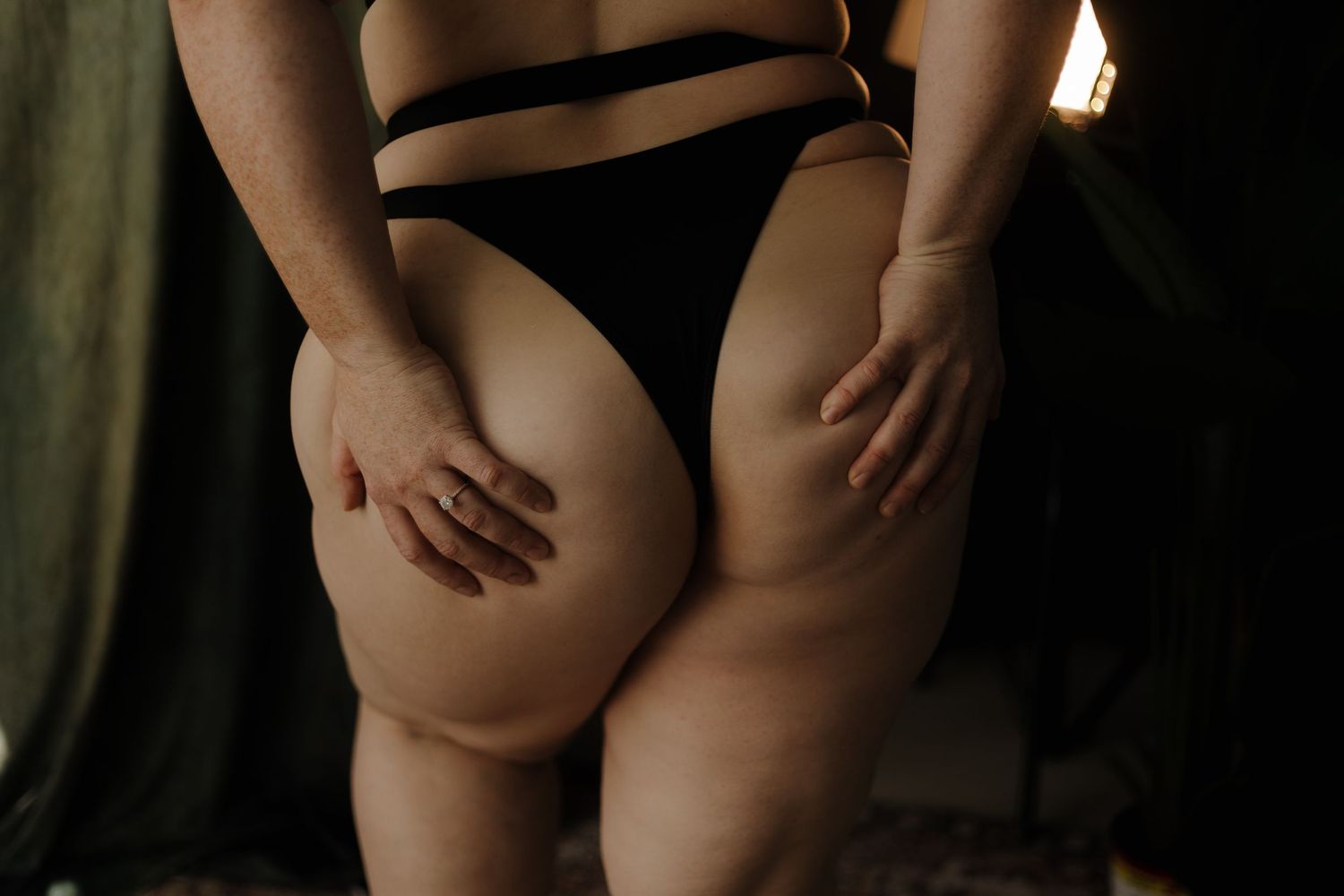 Size inclusive boudoir photographer
