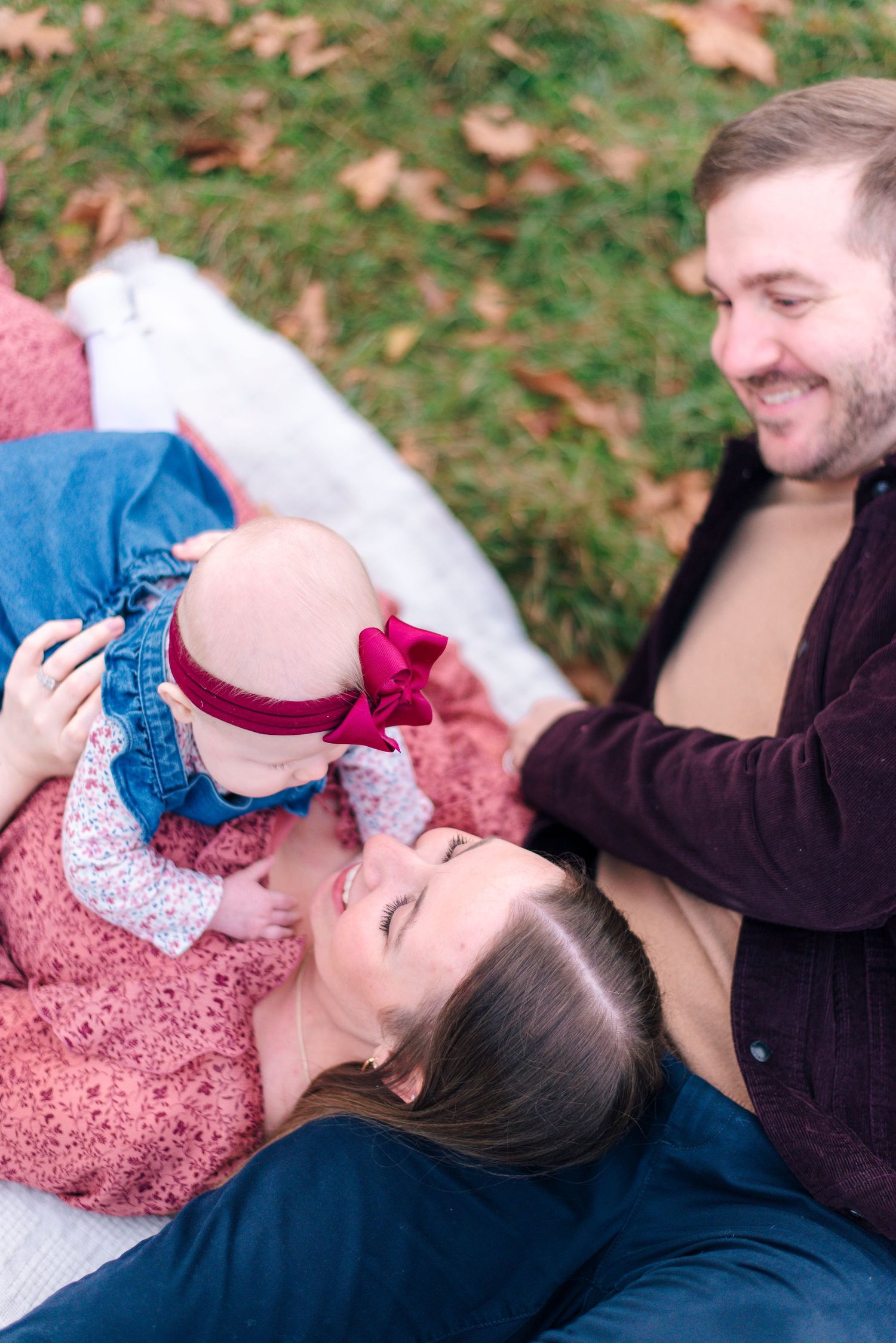 Lifestyle fall family photo session in Lincoln Park