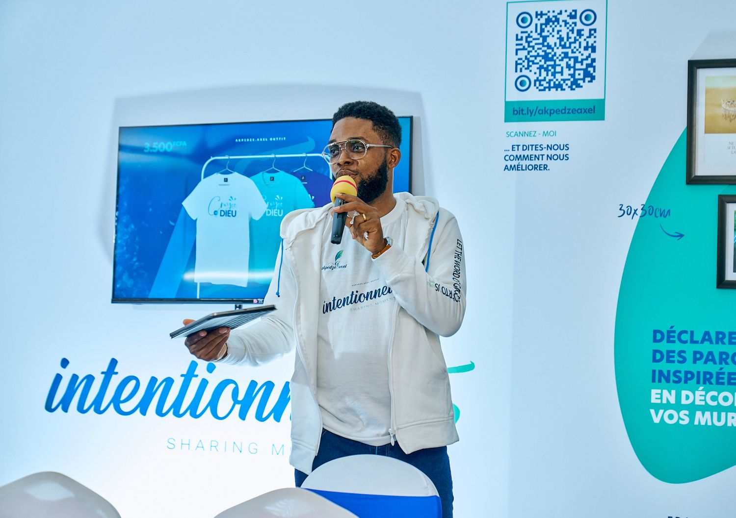 sharing moment called intentionnel with blue decor and white walls featuring digital displays.