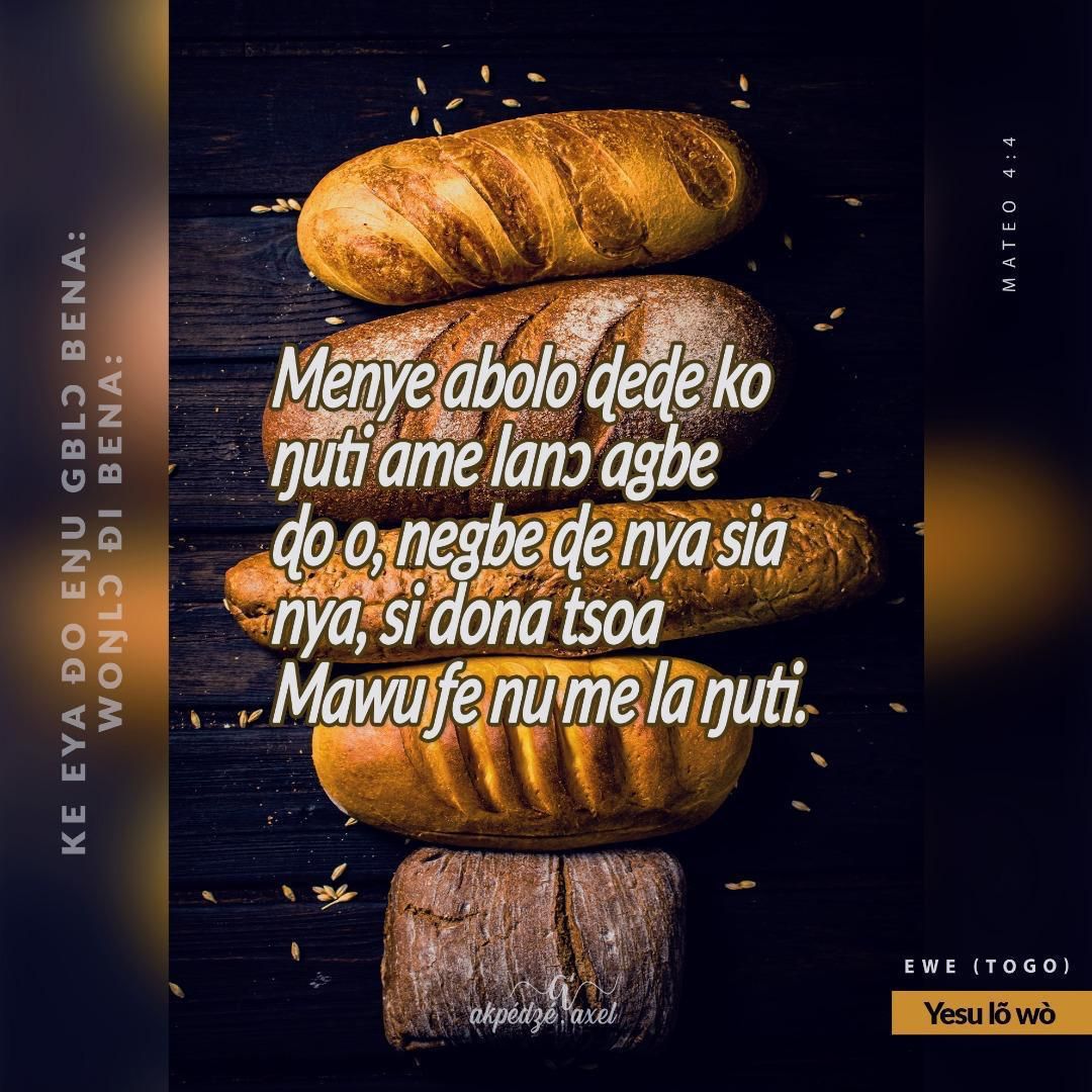 Artistic photo of artisanal bread loaves on dark background with foreign language text overlay.