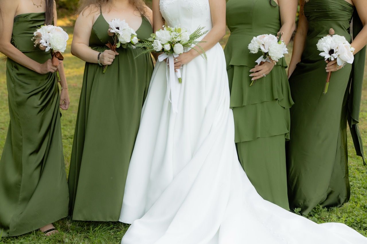 Bride and bridesmaids with bouquets in Snohomish, Washington photographed by Jensen Photo and Film
