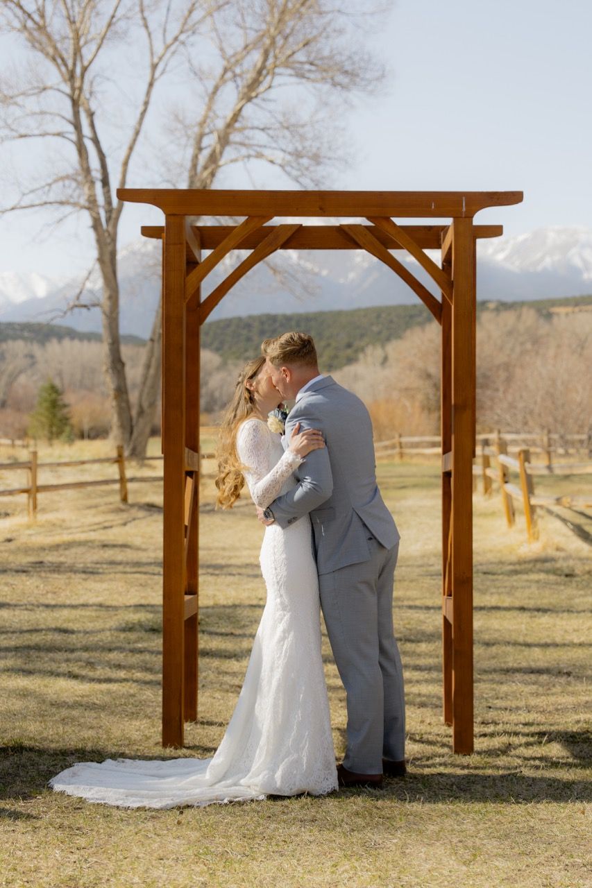 Bride and groom at Shaw's River Ranch in Colorado. Wedding photography by Jensen Photo & Film