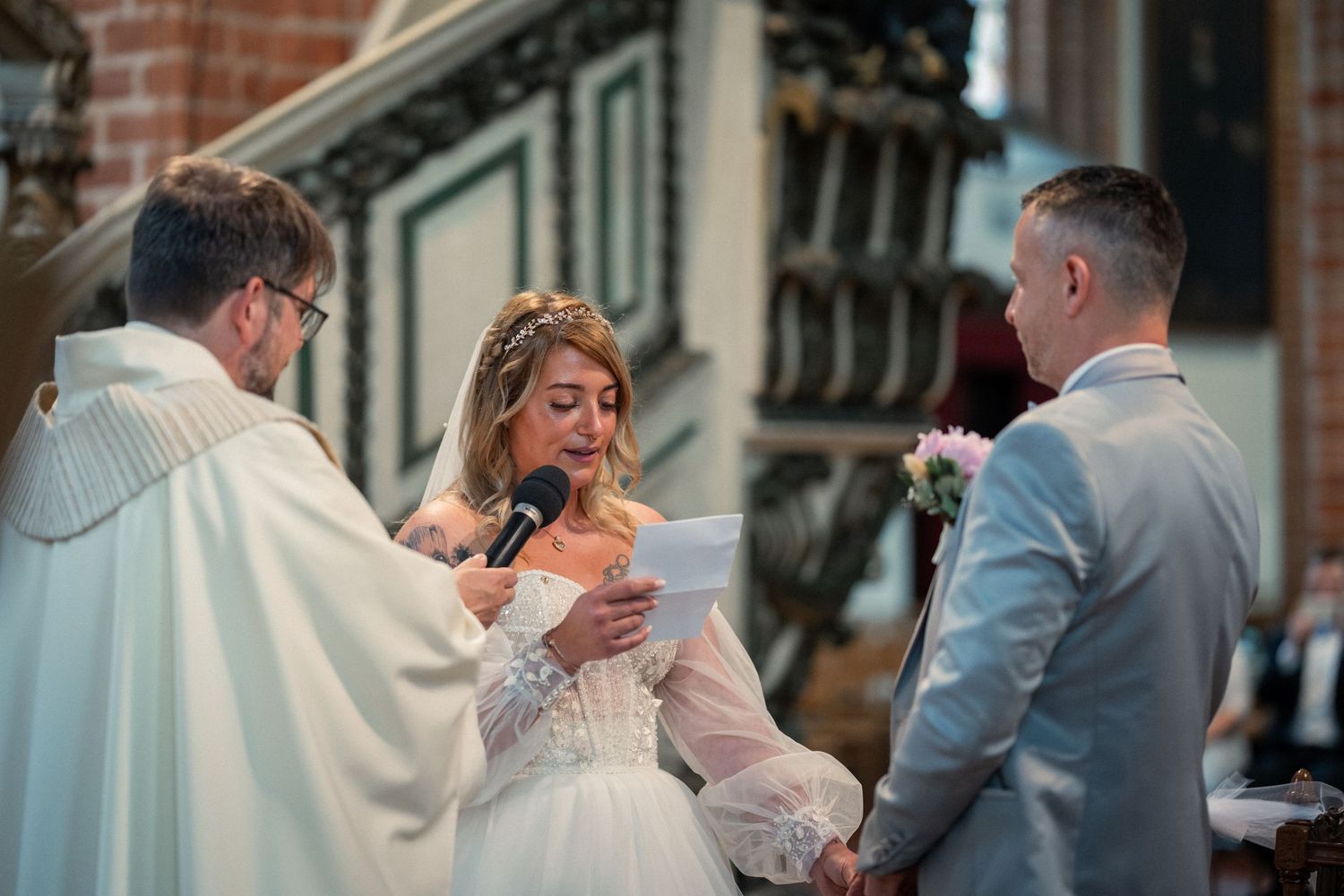 Kirchliche Hochzeit St.-Nikolai-Kirche Spandau, Trauungszeremonie mit Pfarrer und Brautpaar