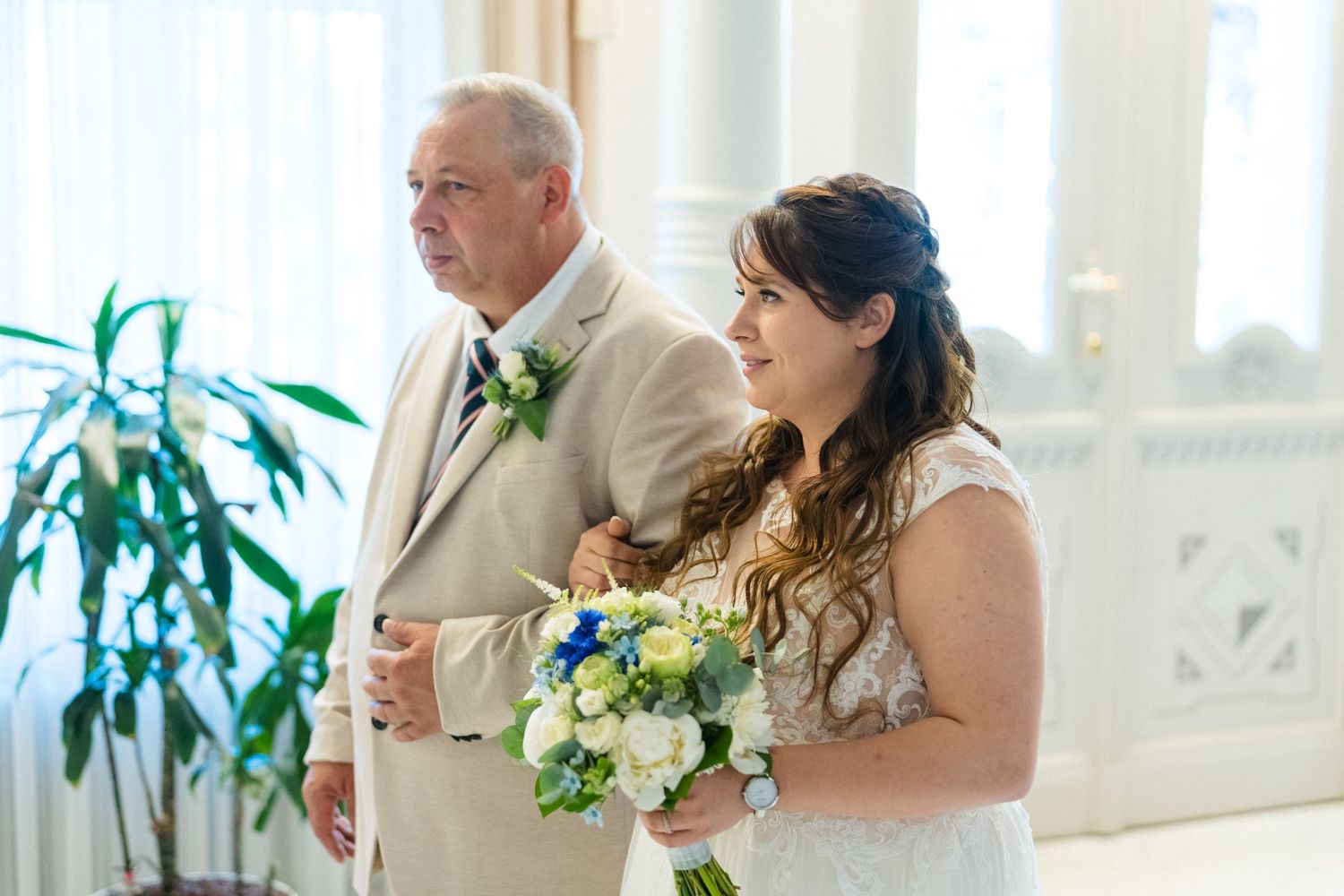 Hochzeitsfotografie im Standesamt Eberswalde Märchenvilla mit echten Momenten