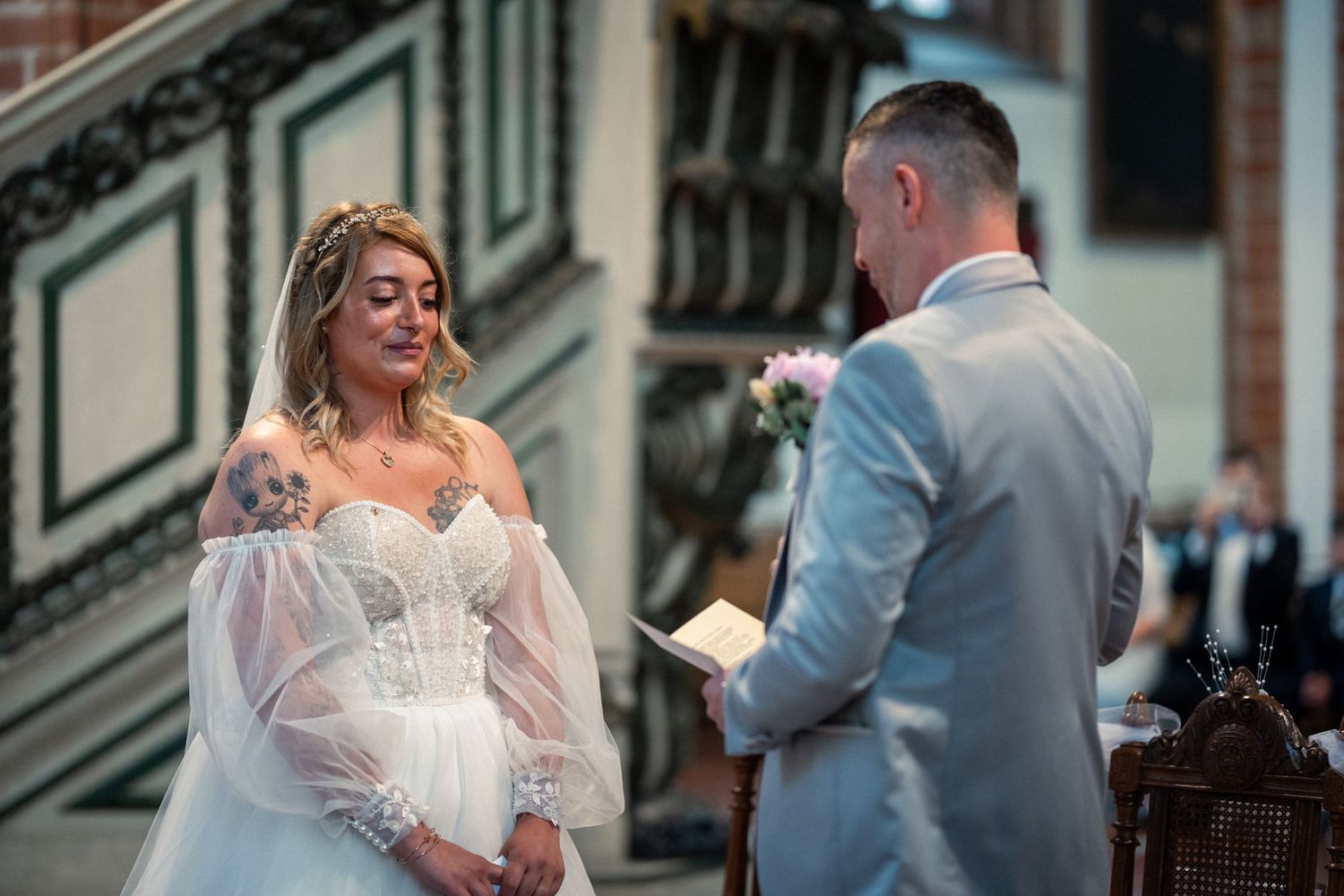 Hochzeit im Spandau, kirchliche Trauung St.-Nikolai-Kirche, emotionaler Moment während des Eheversprechens