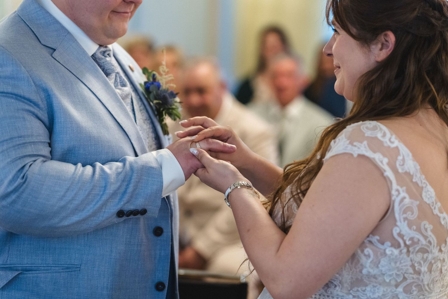 Detailaufnahme bei Hochzeit in der Märchenvilla Eberswalde Standesamt