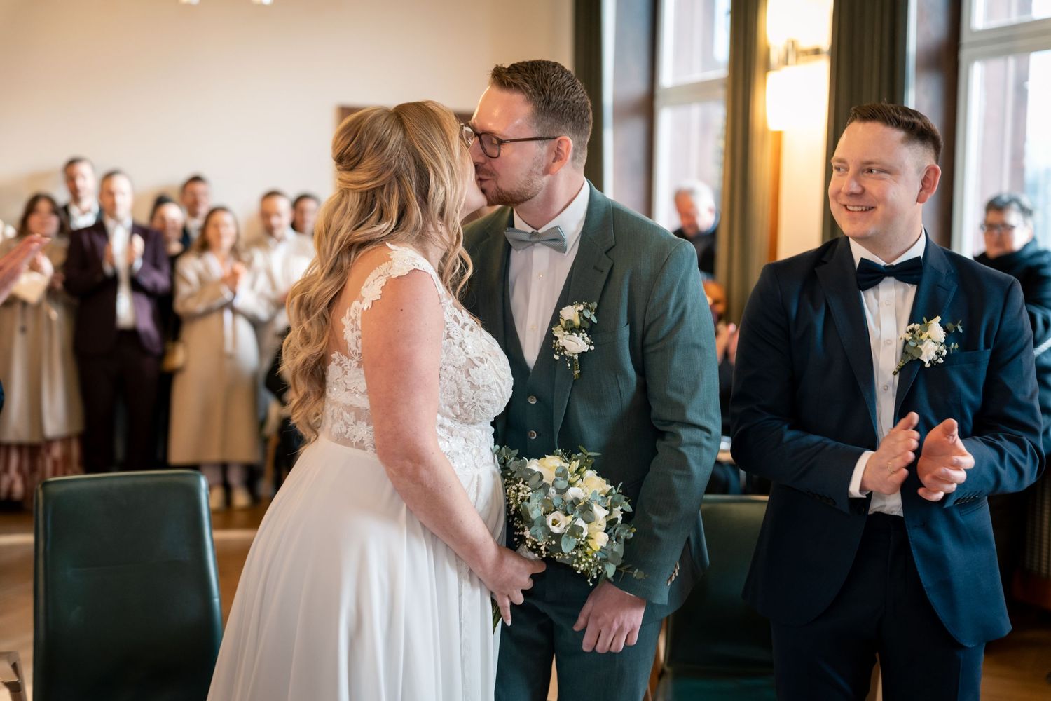 Hochzeit im Standesamt Dortmund, Gratulationen und Applaus nach dem Ja Wort