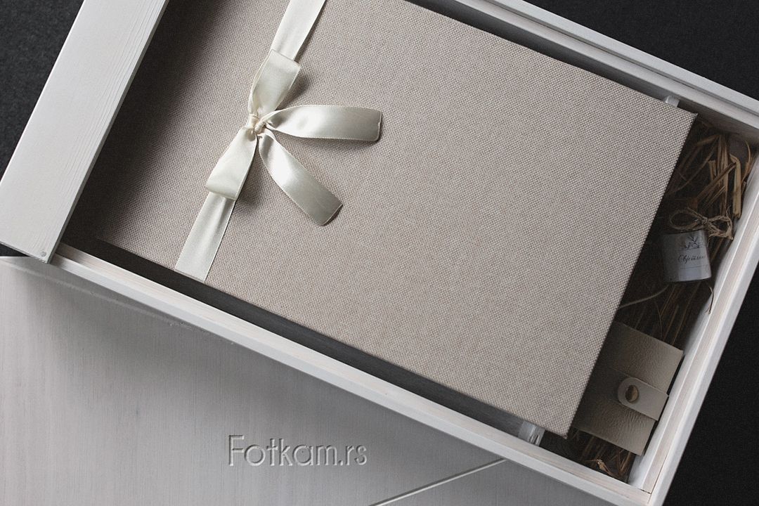 Fotografisanje Vencanja
Fotograf za vencanje
Mladenci 
Book
Fotograf Novi Sad Cenovnik
Fotografije
Kutija 
Poklon
Vojvodina