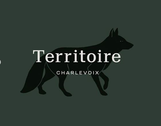 Dark green logo for Territoire Charlevoix featuring a black fox silhouette with elegant serif typography.
