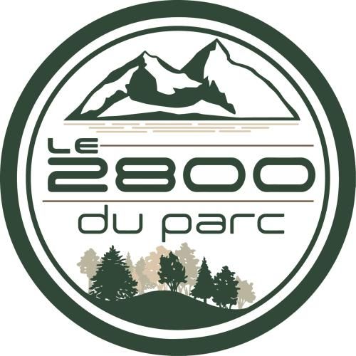 Le 2800 du Parc circular green logo featuring mountain peaks and forest silhouette.