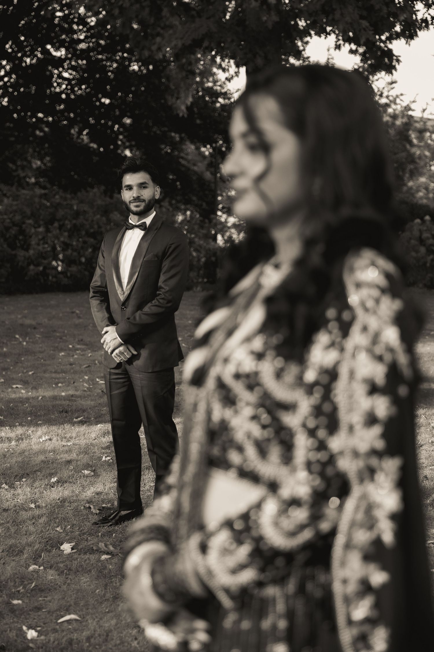 Artistic black and white portrait session in a natural outdoor setting.