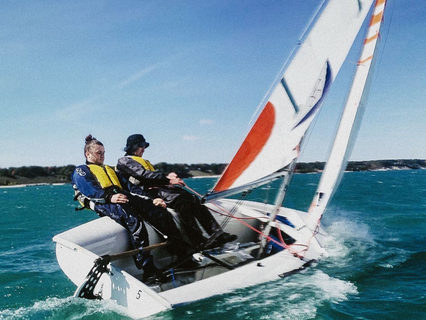 Hike out! Hike out! Lake Forest College Sailing Team during Fall 2022. © Jack Curtis Photography.
