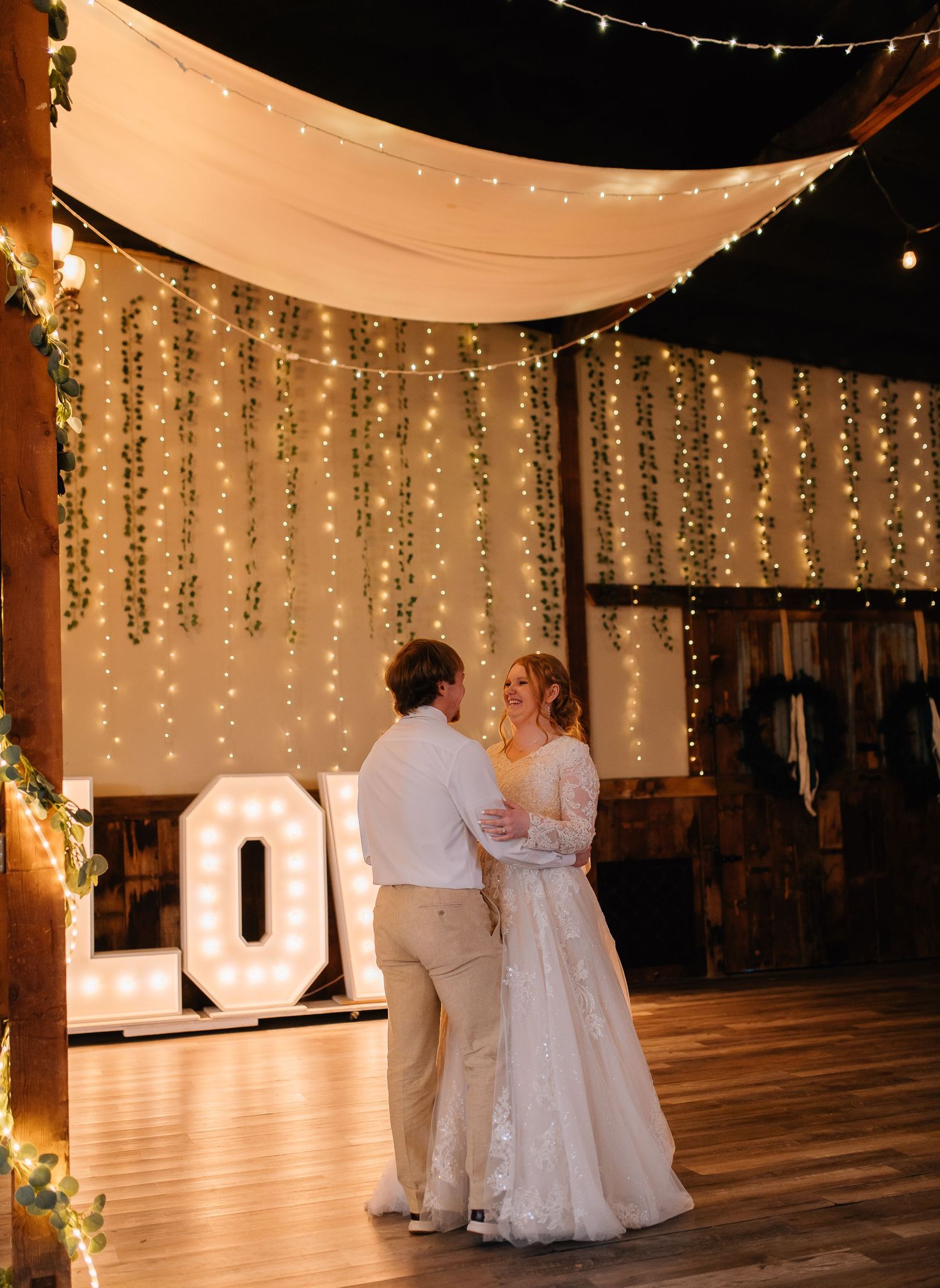Bountiful Temple Wedding Photographer | Wedding Session