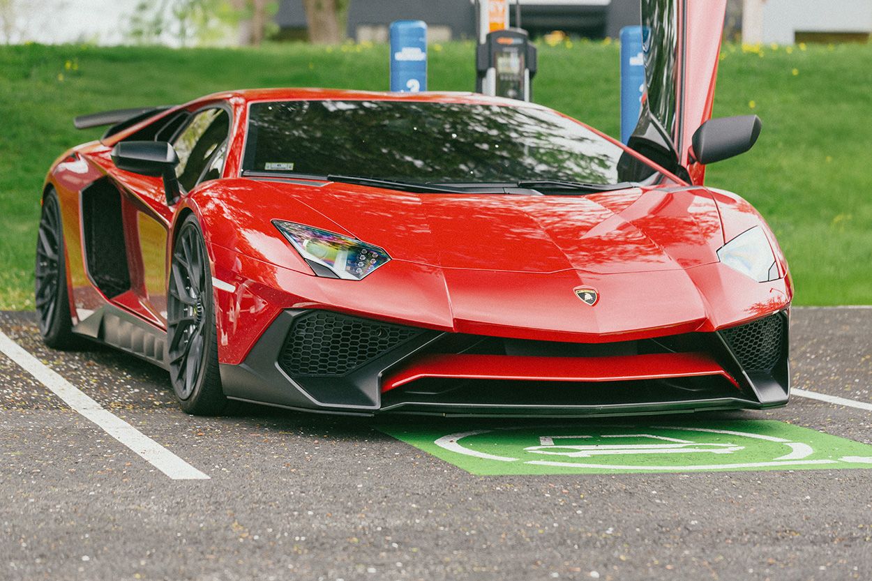 LAMBORGHINI COMPLETE FRONT THREE QUARTERS VIEW RED