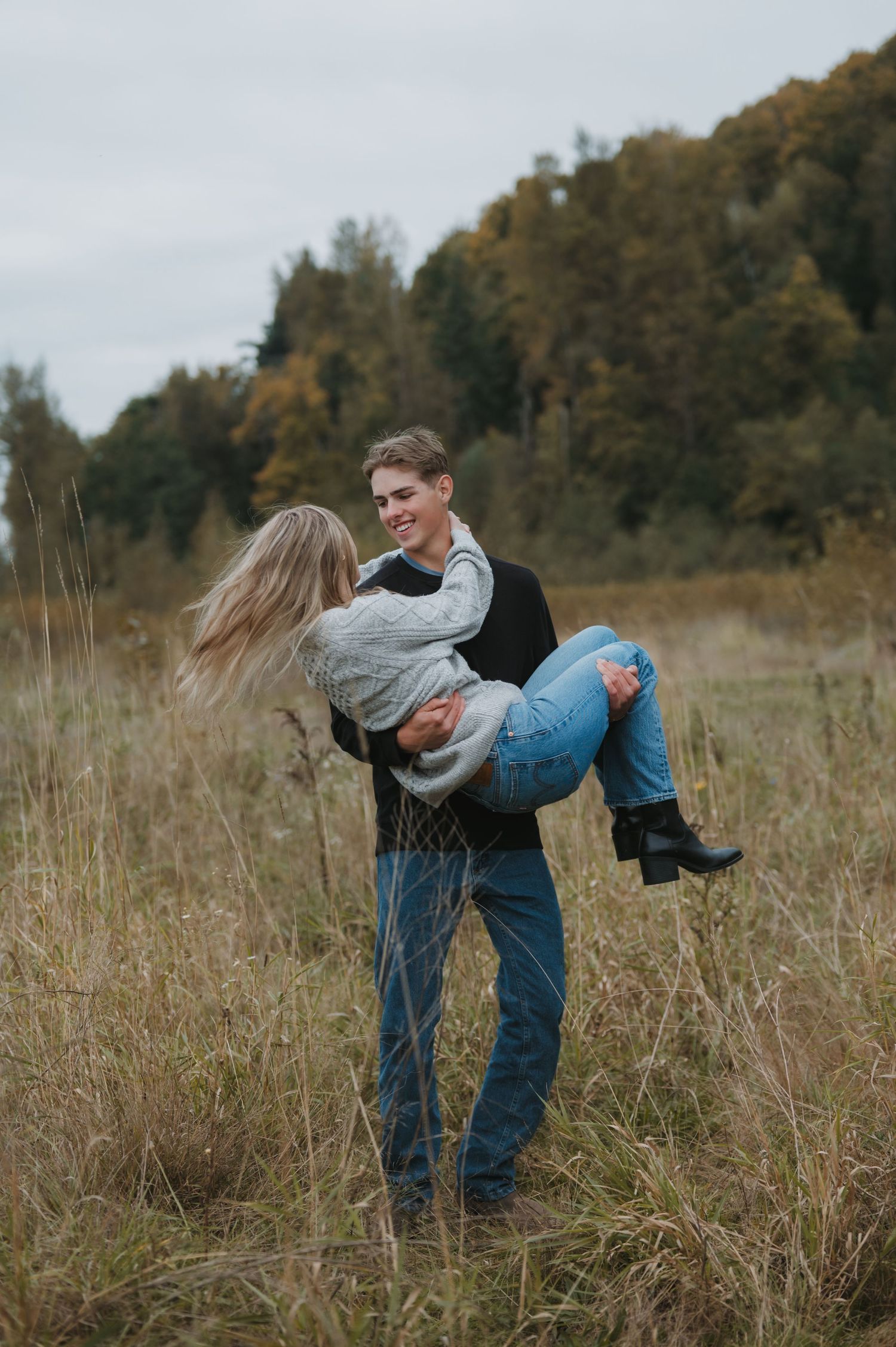 Fall outdoors couples lifestyle photography session