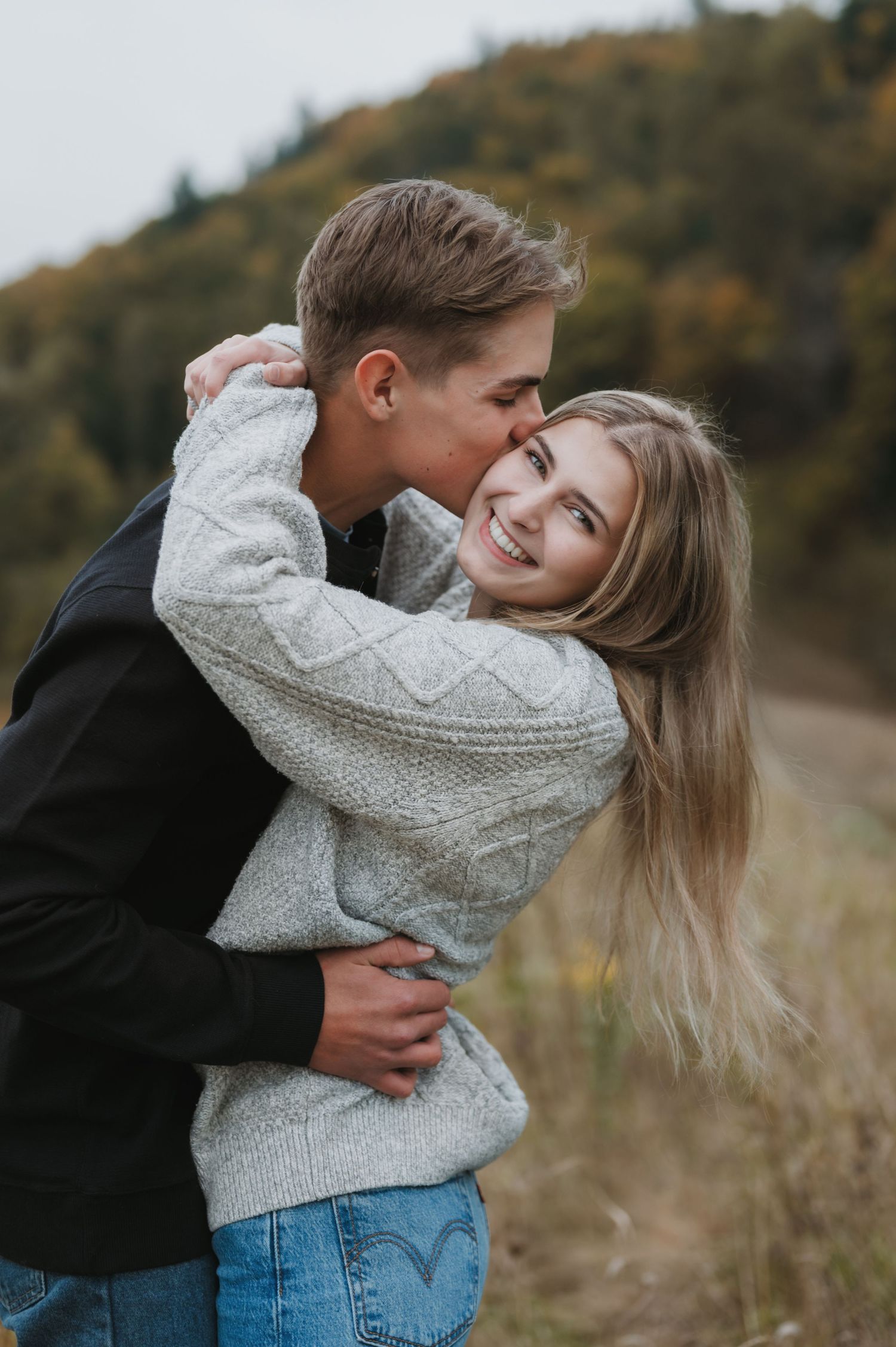 Fall outdoors couples lifestyle photography session