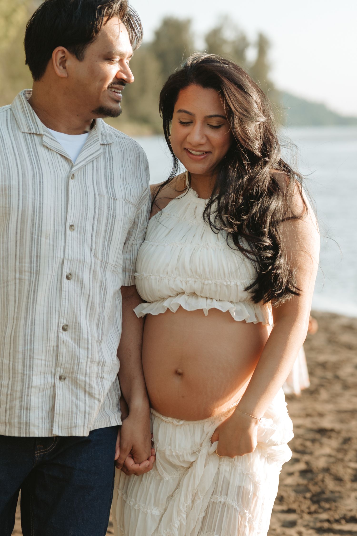 Lifestyle maternity family beach session