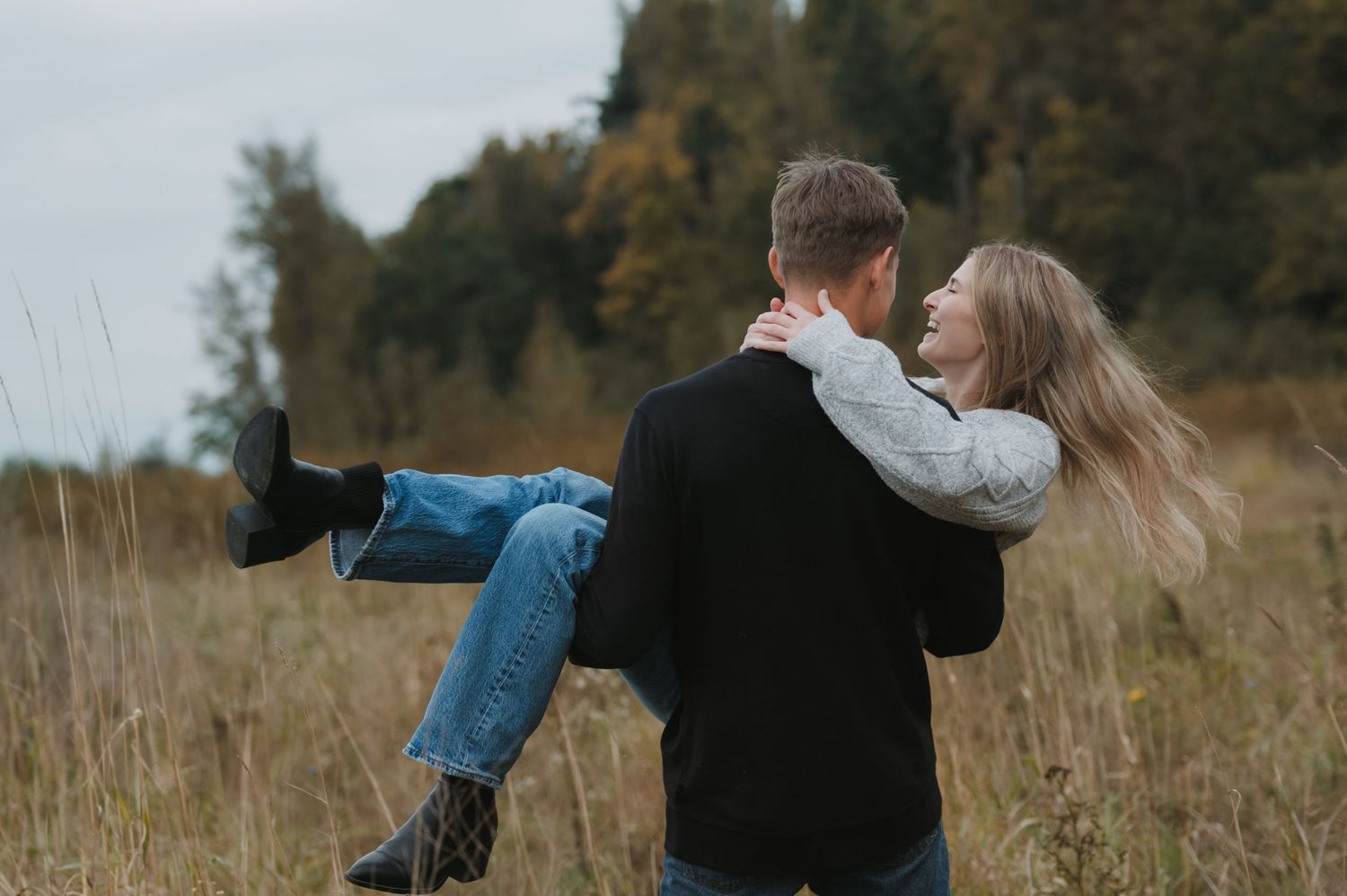 Fall outdoors couples lifestyle photography session