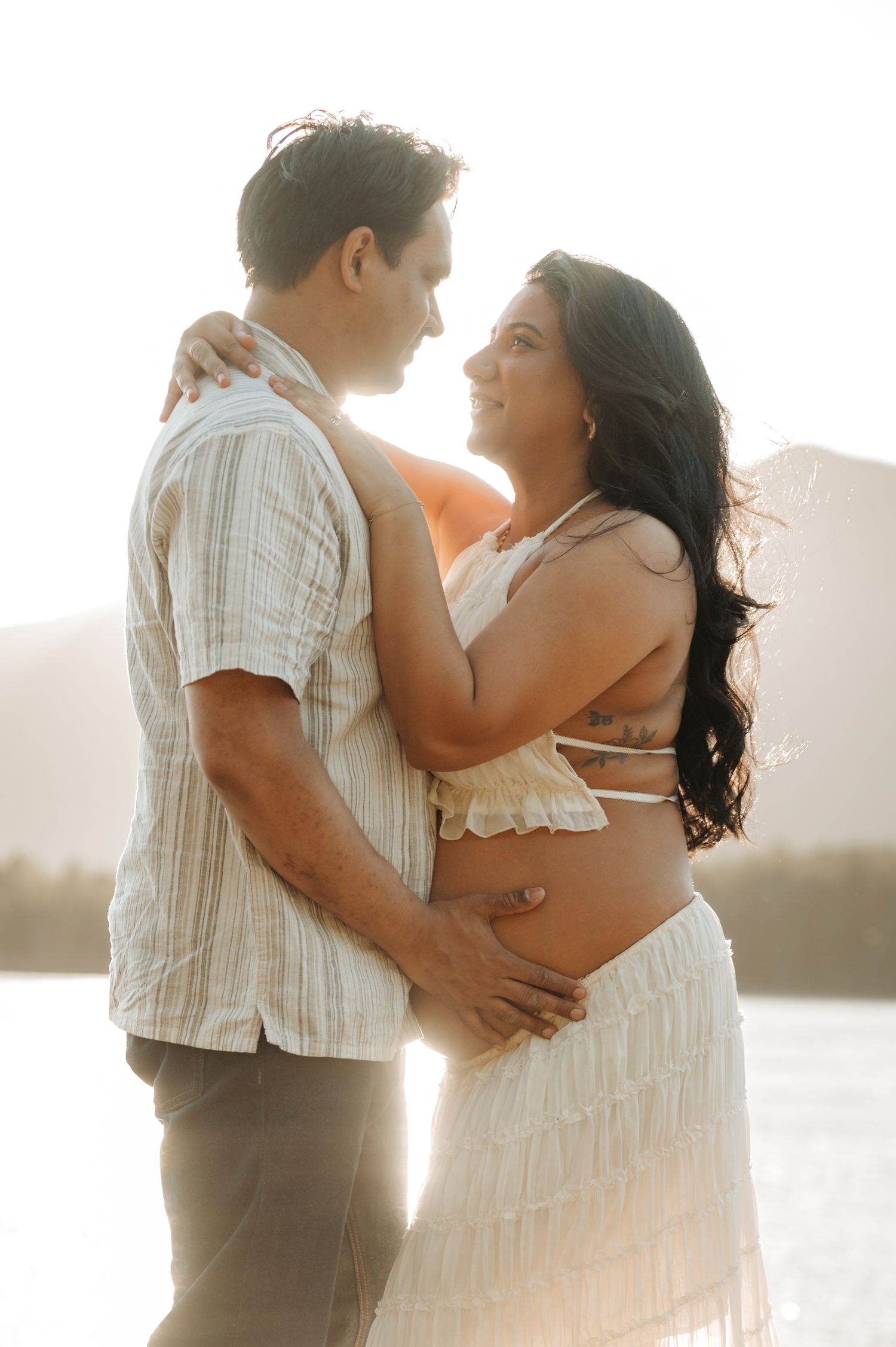 Lifestyle maternity family beach session
