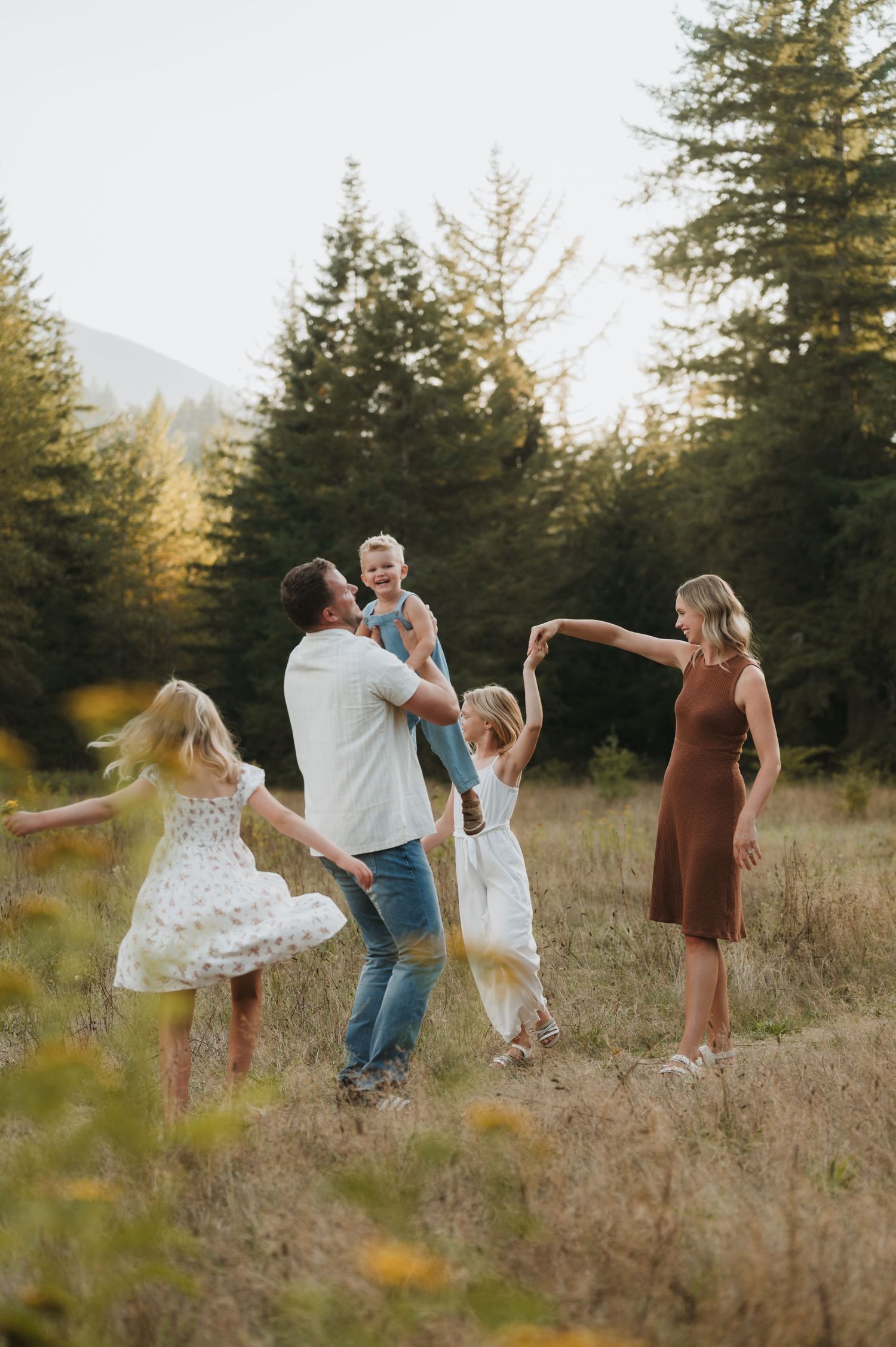 Family lifestyle photographer, outdoors grassy field