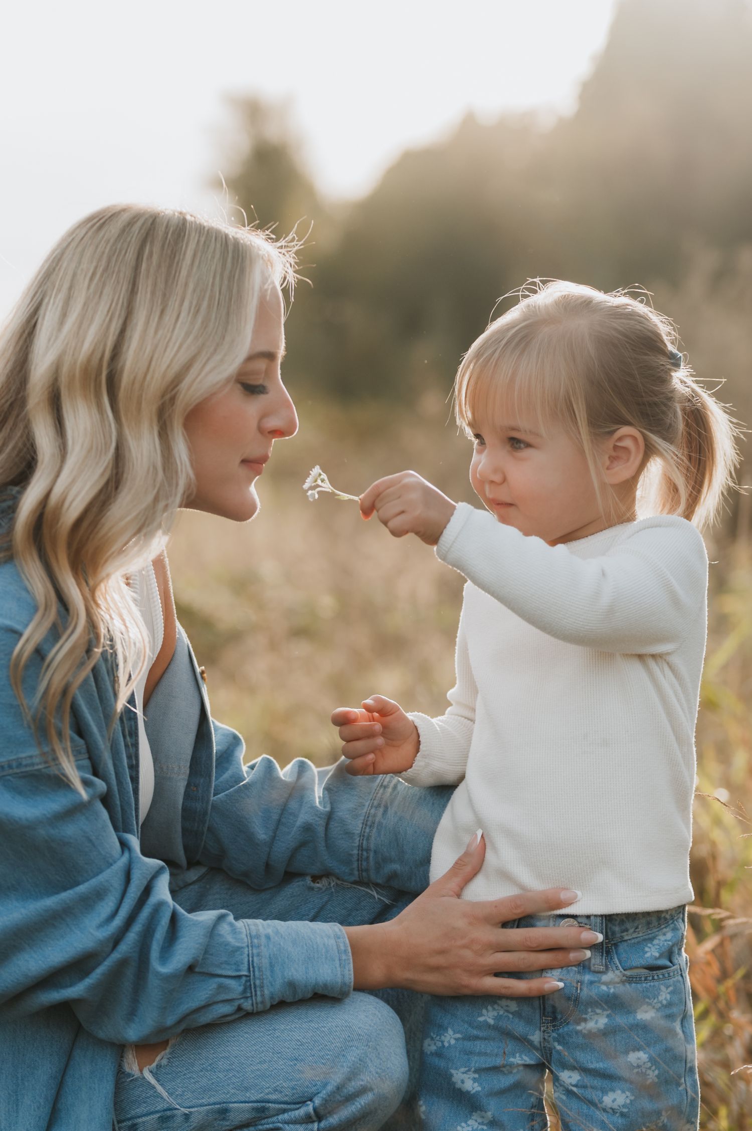 Family lifestyle photographer, outdoors grassy field