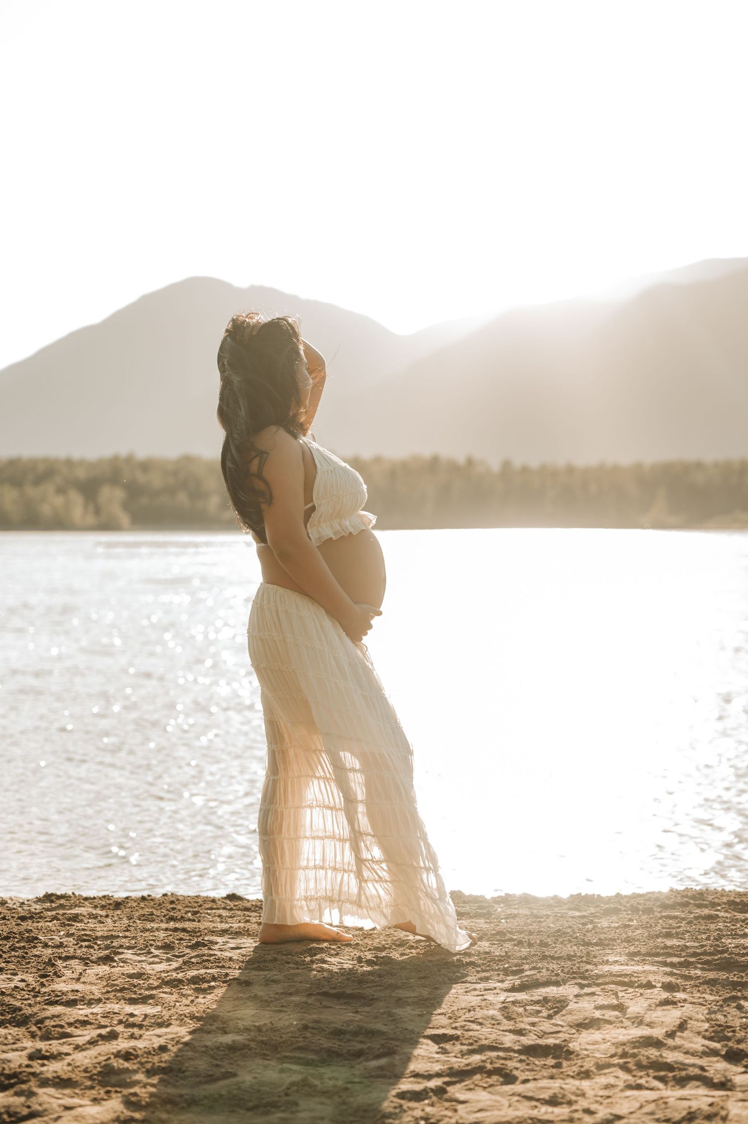 Lifestyle maternity family beach session