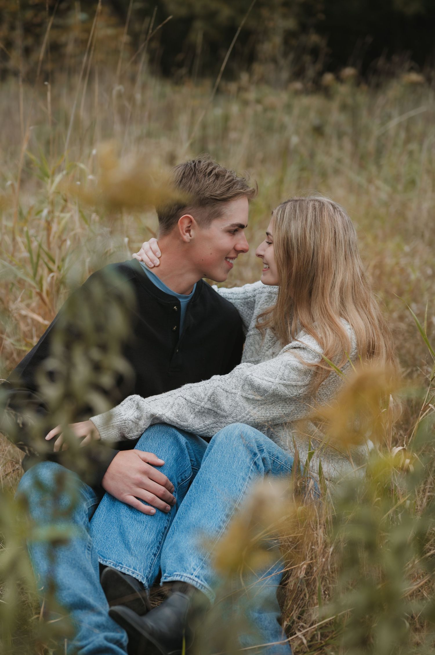 Fall outdoors couples lifestyle photography session