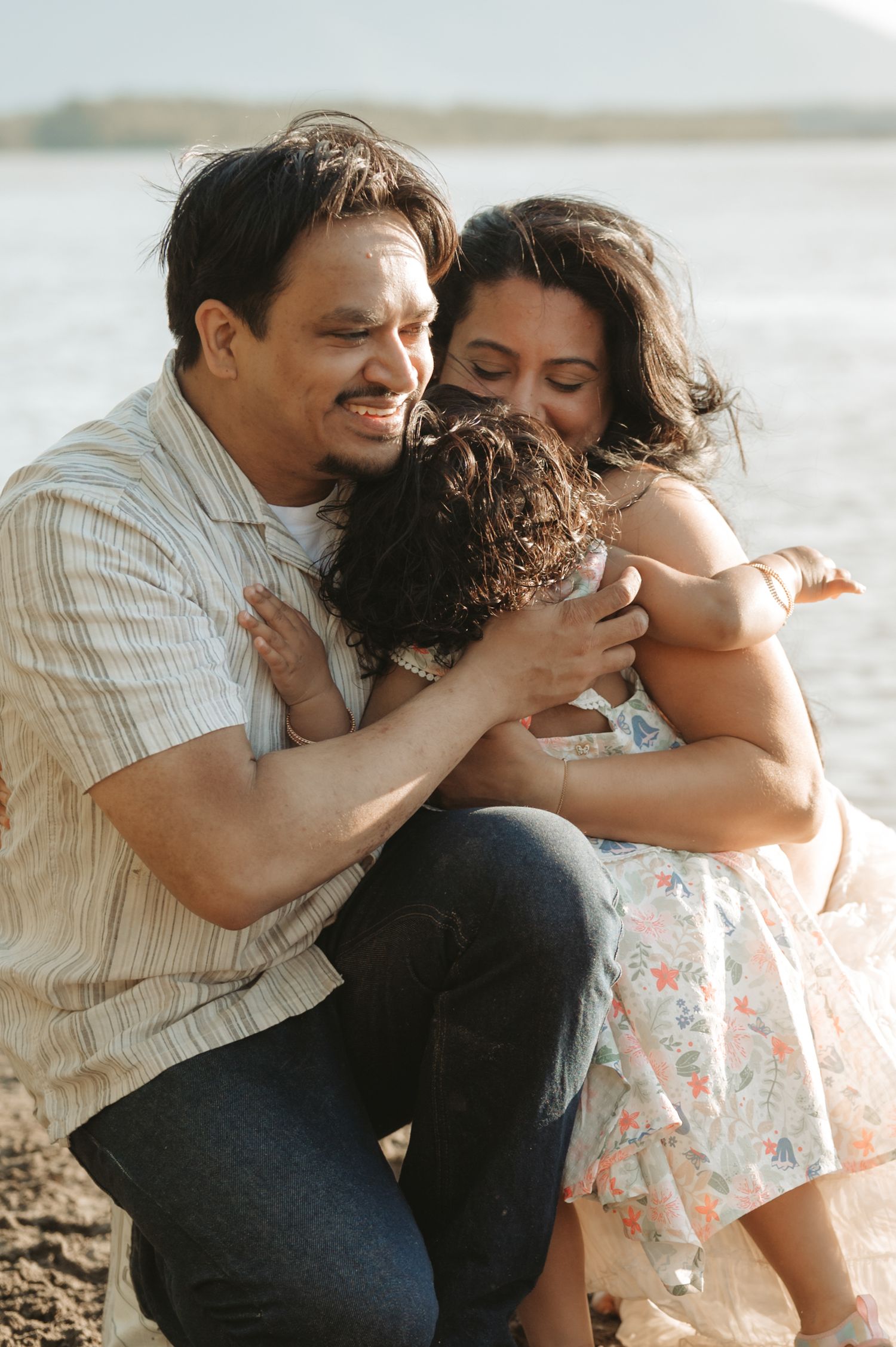 Lifestyle maternity family beach session