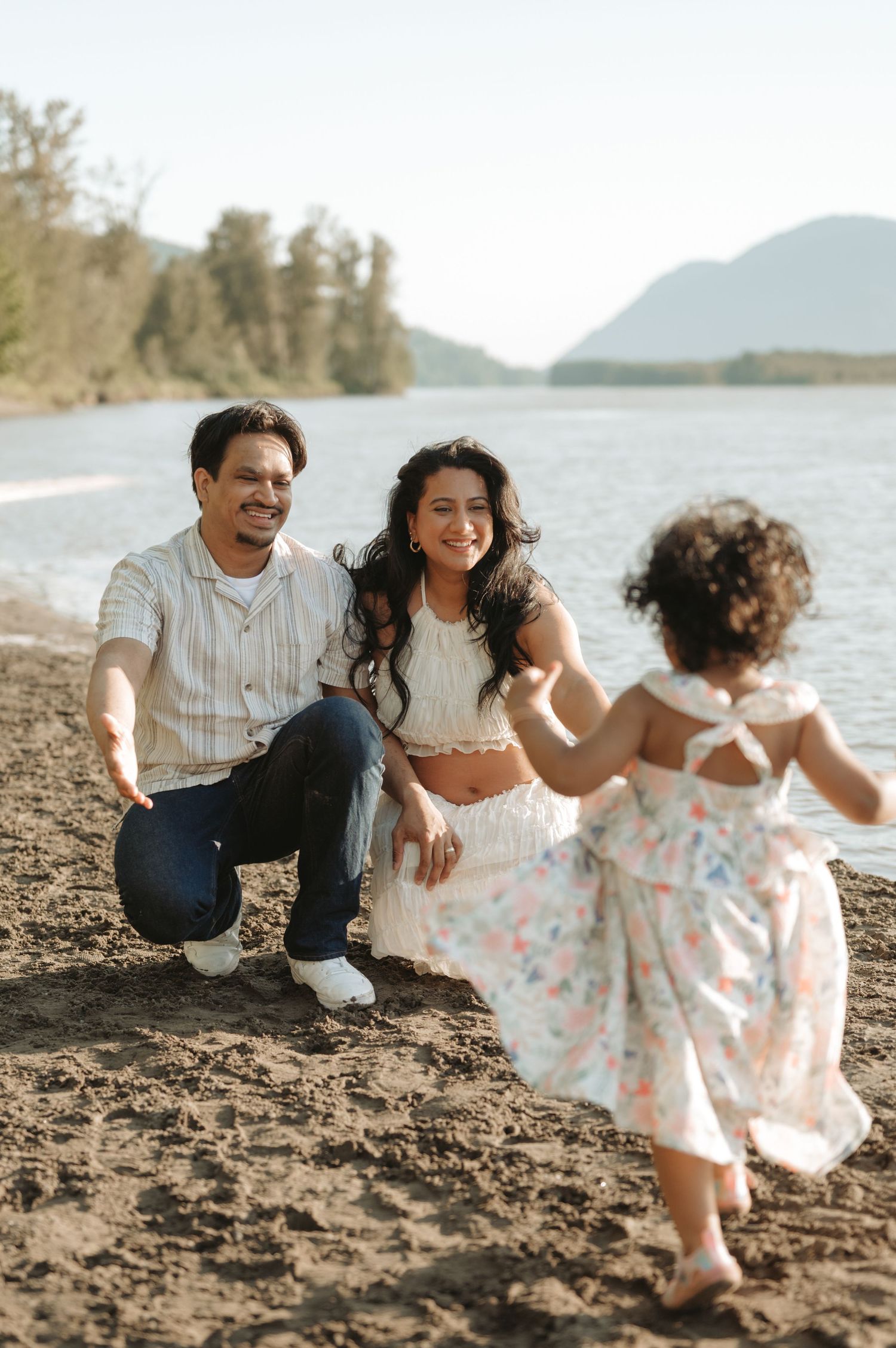 Lifestyle maternity family beach session
