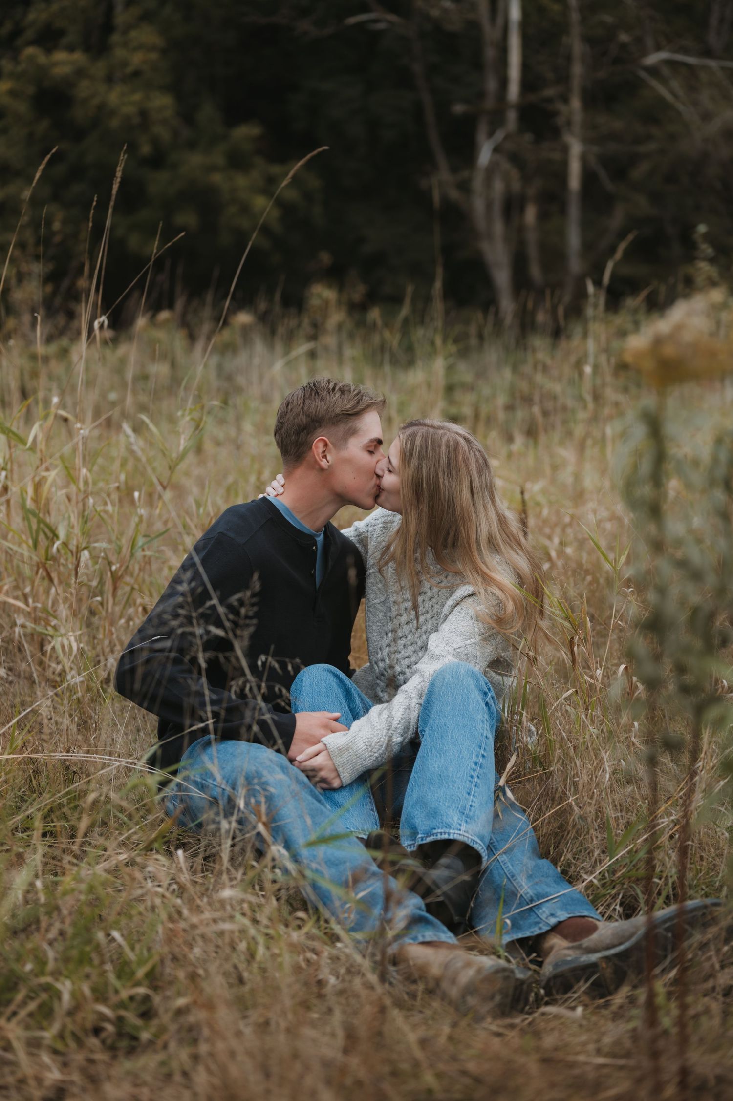 Fall outdoors couples lifestyle photography session